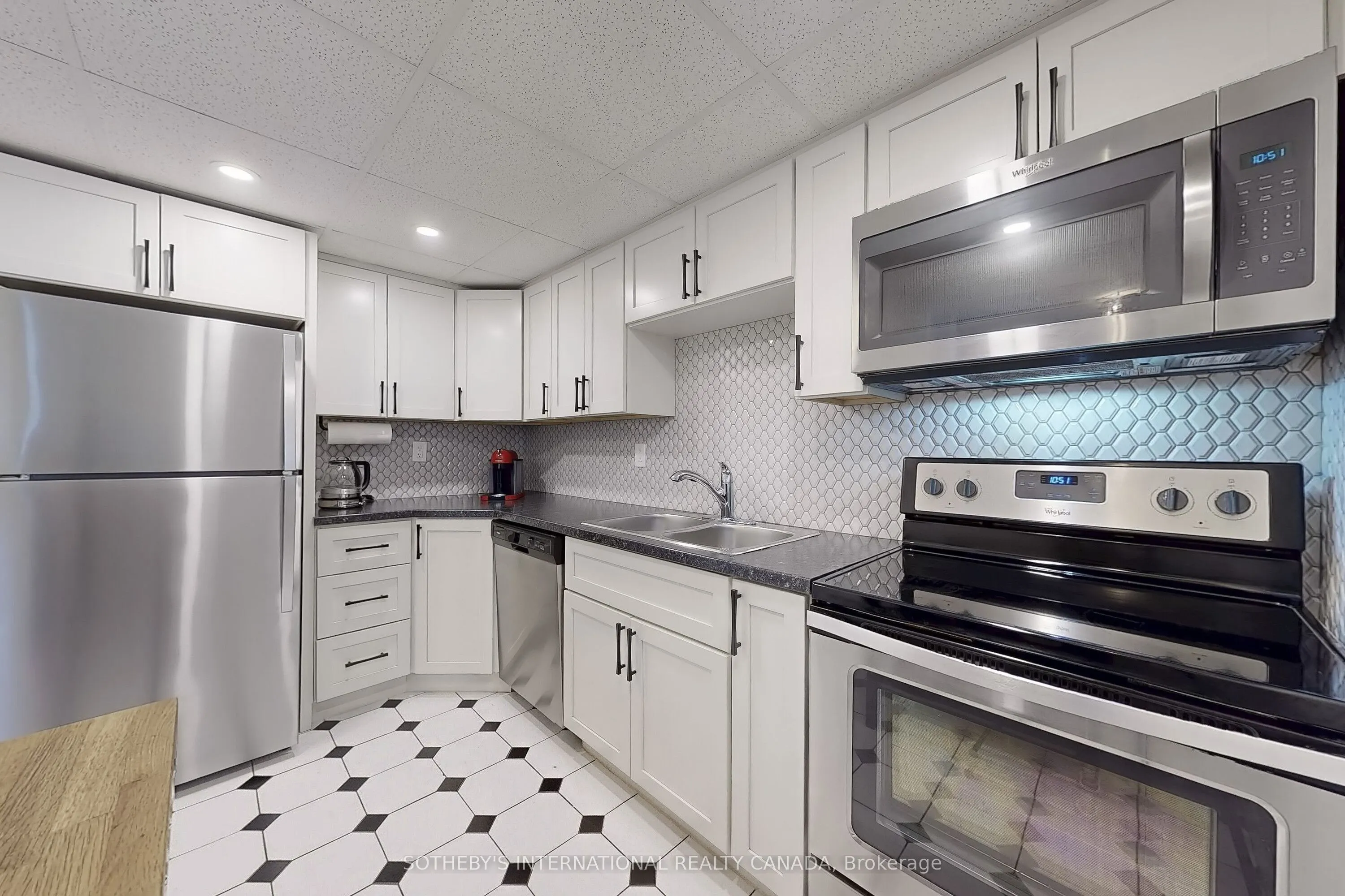 25 Fairview Road W, #406
