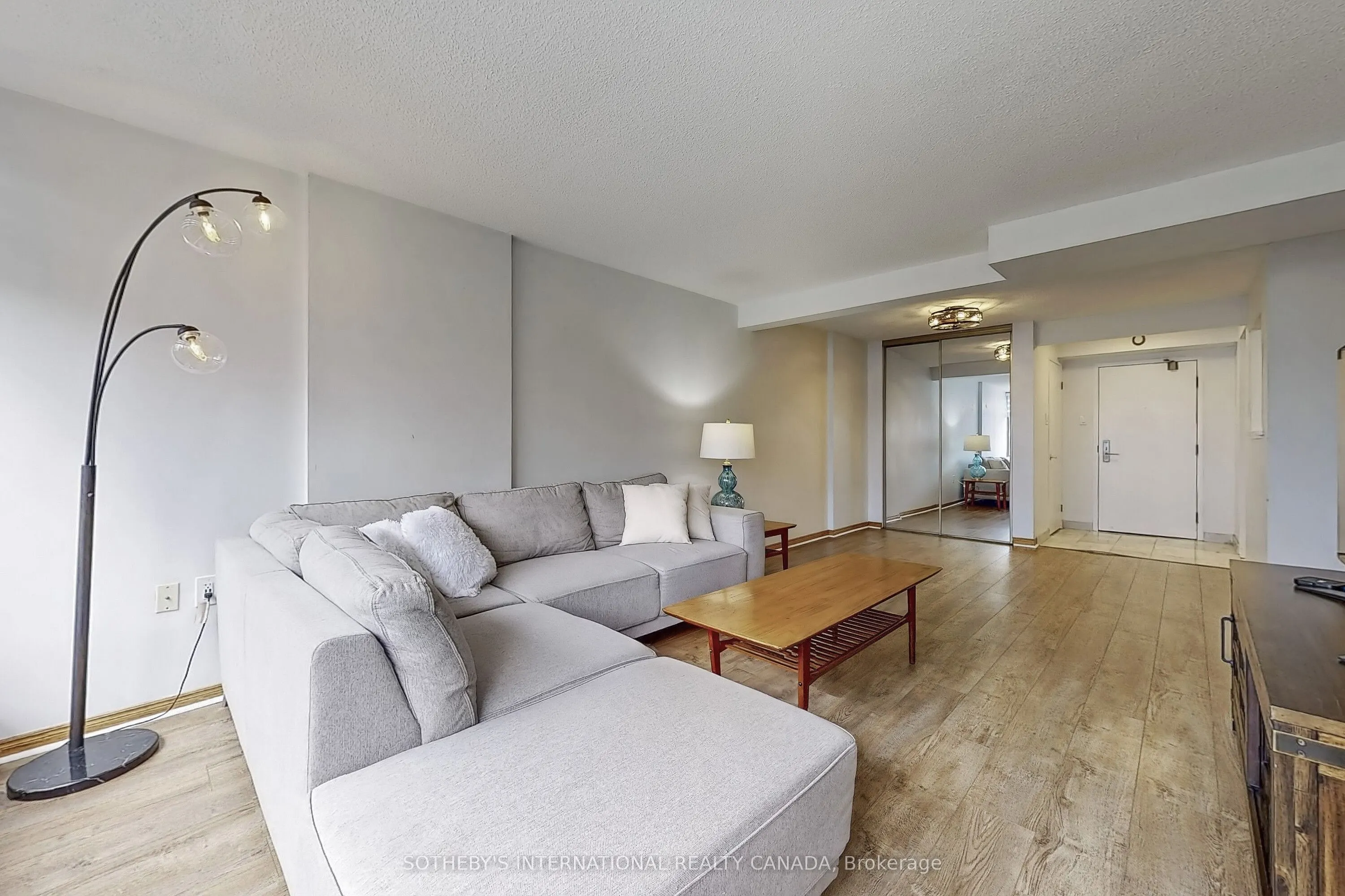 25 Fairview Road W, #406