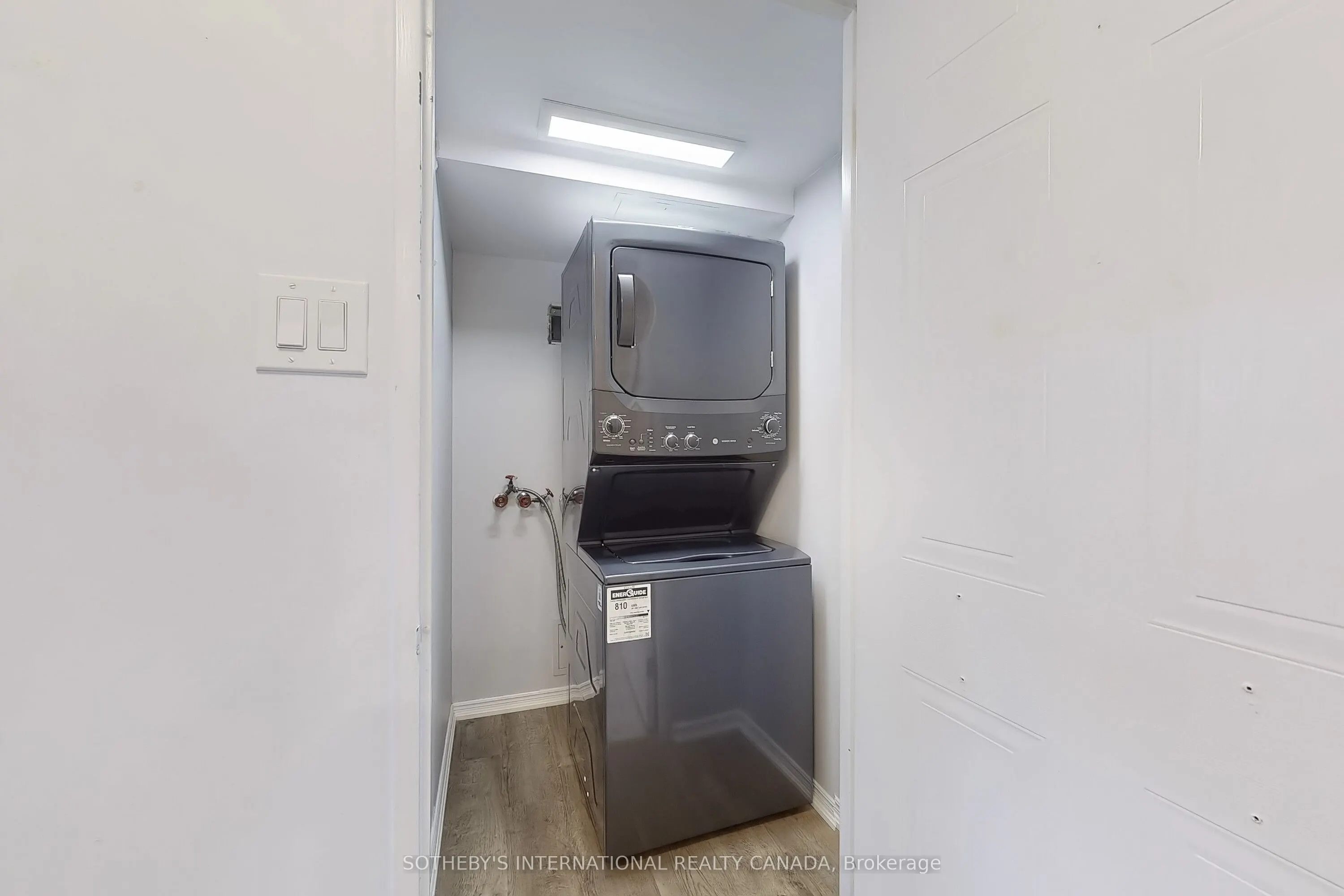 25 Fairview Road W, #406