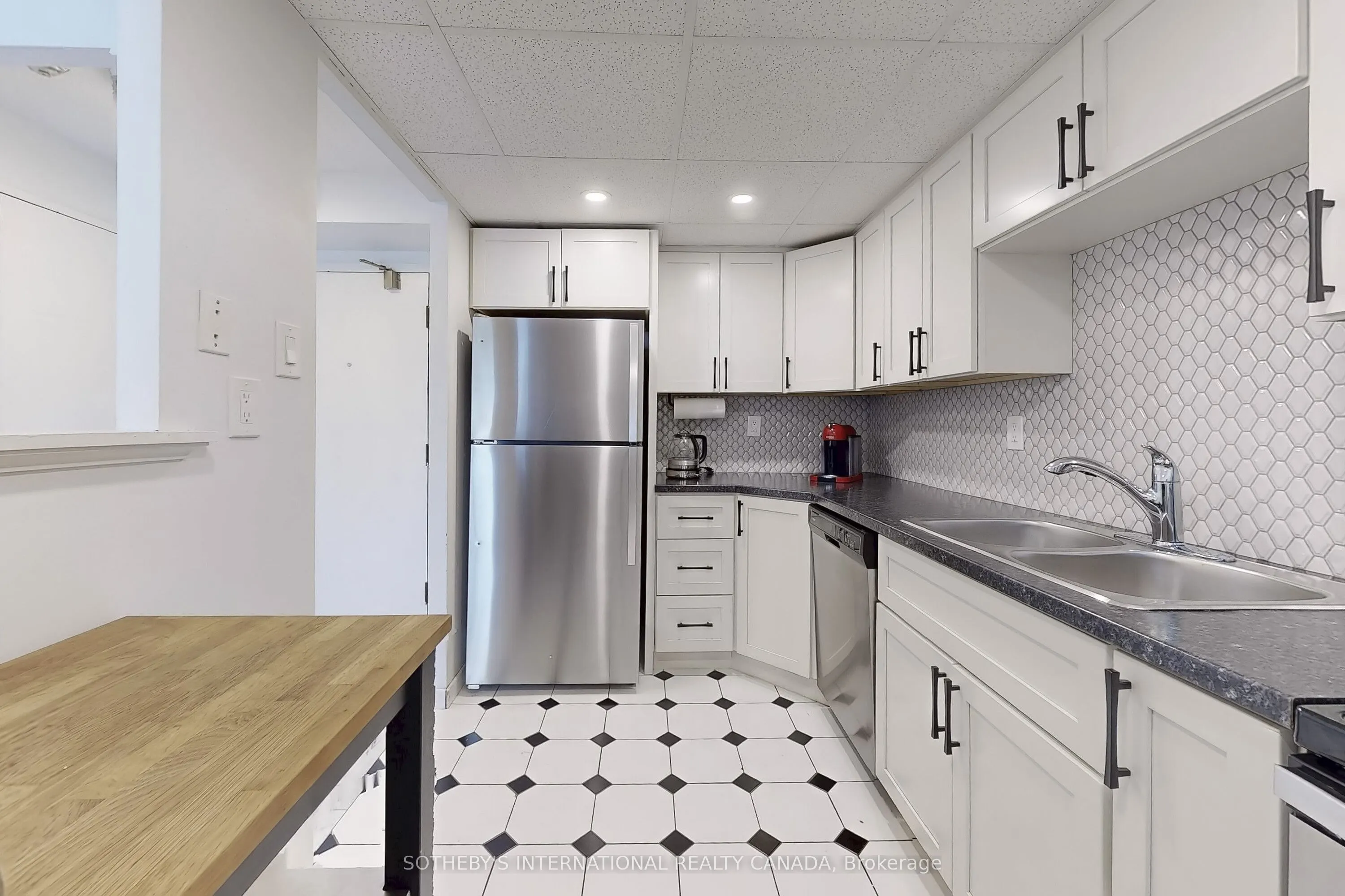 25 Fairview Road W, #406
