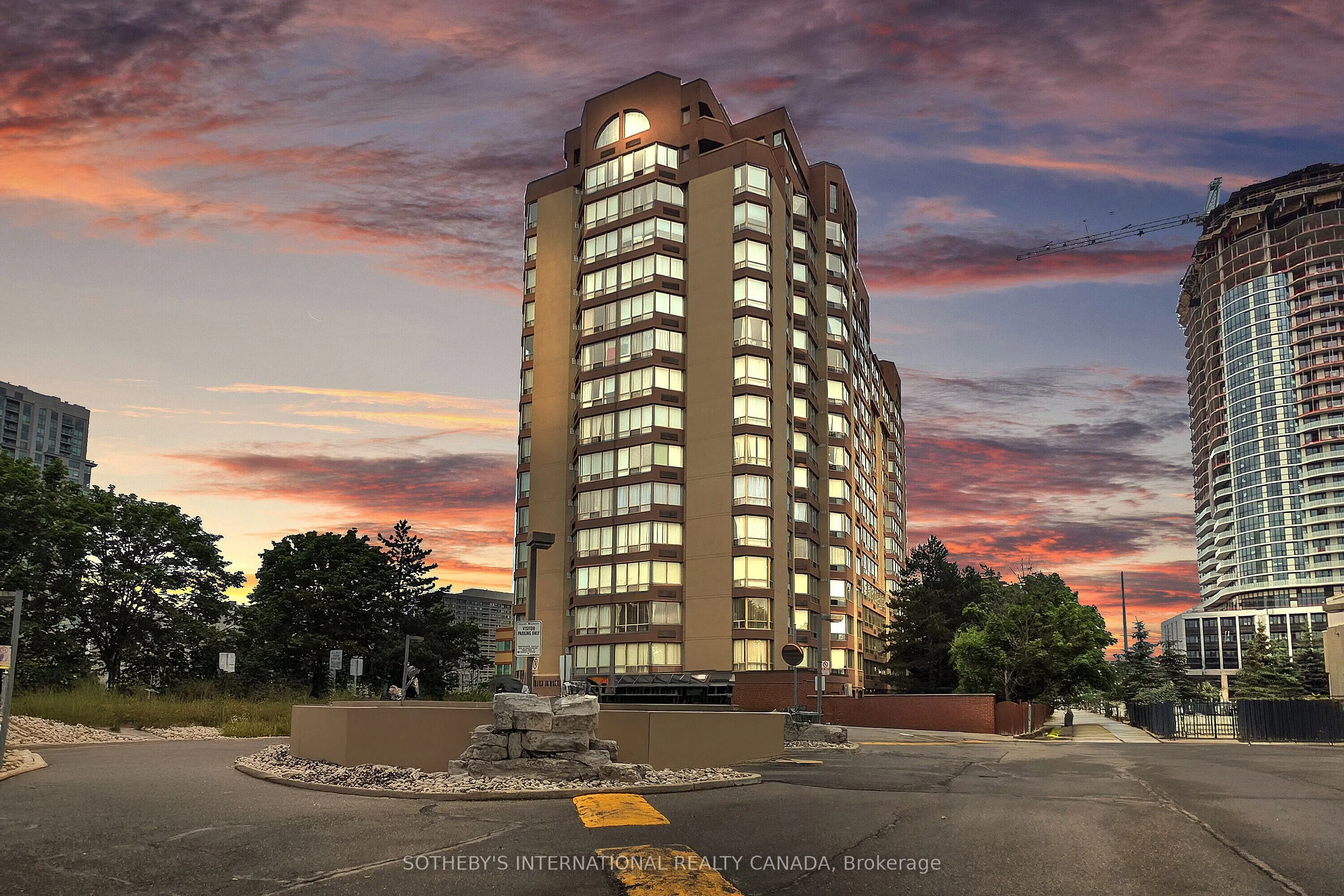 25 Fairview Road W, #406