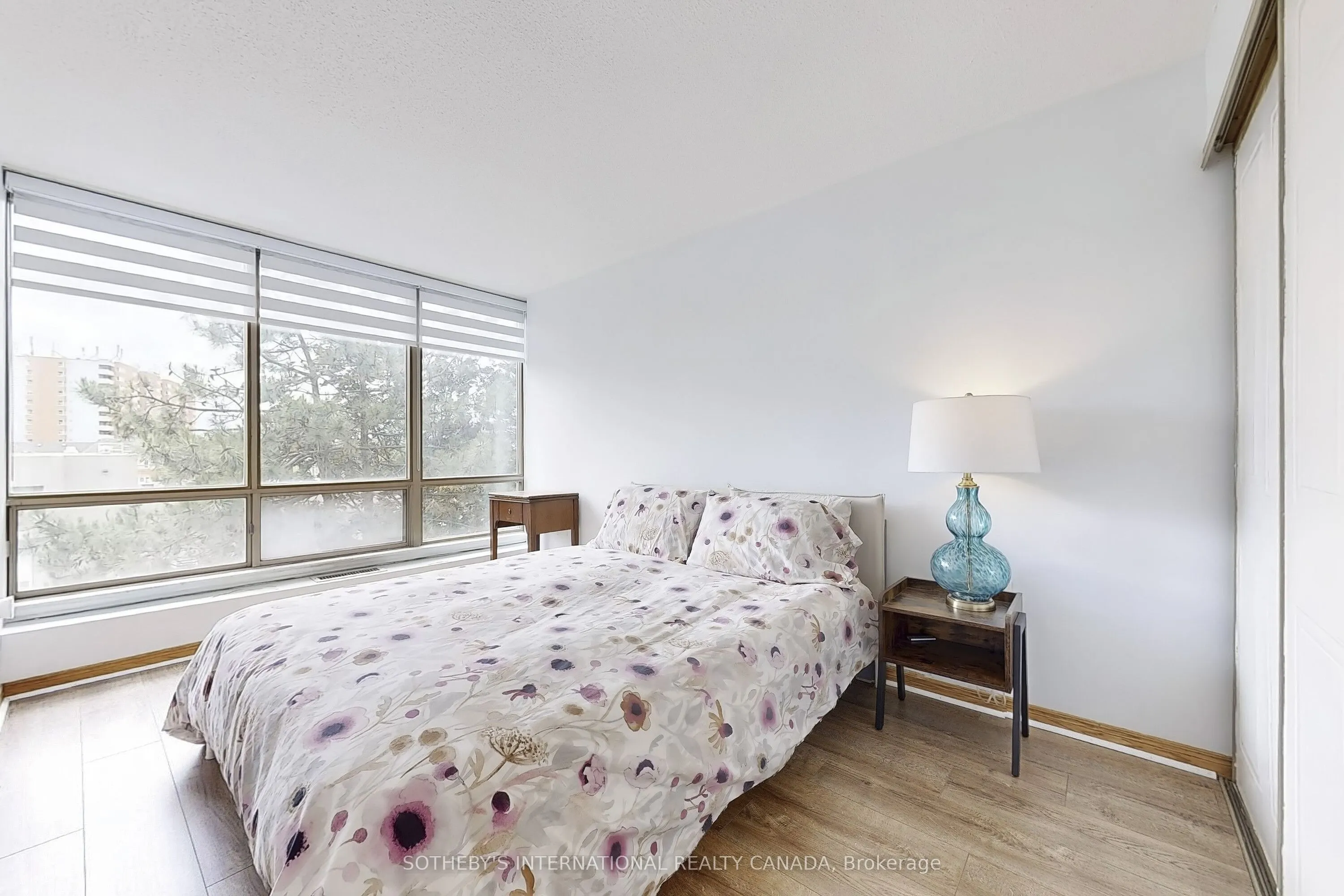 25 Fairview Road W, #406