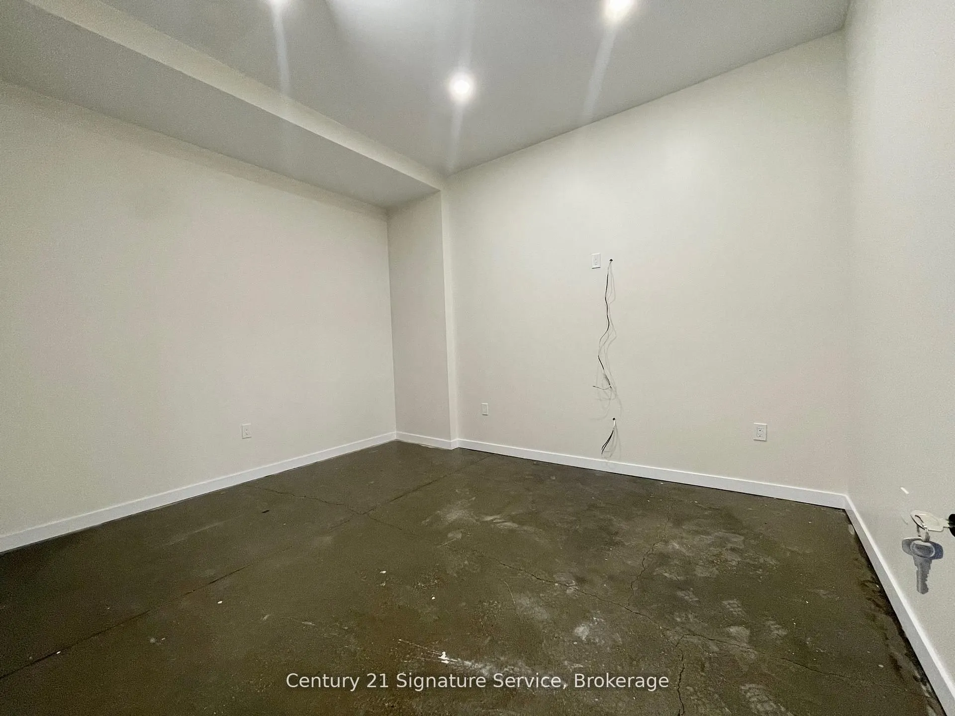 1050 Britannia Road E, #3