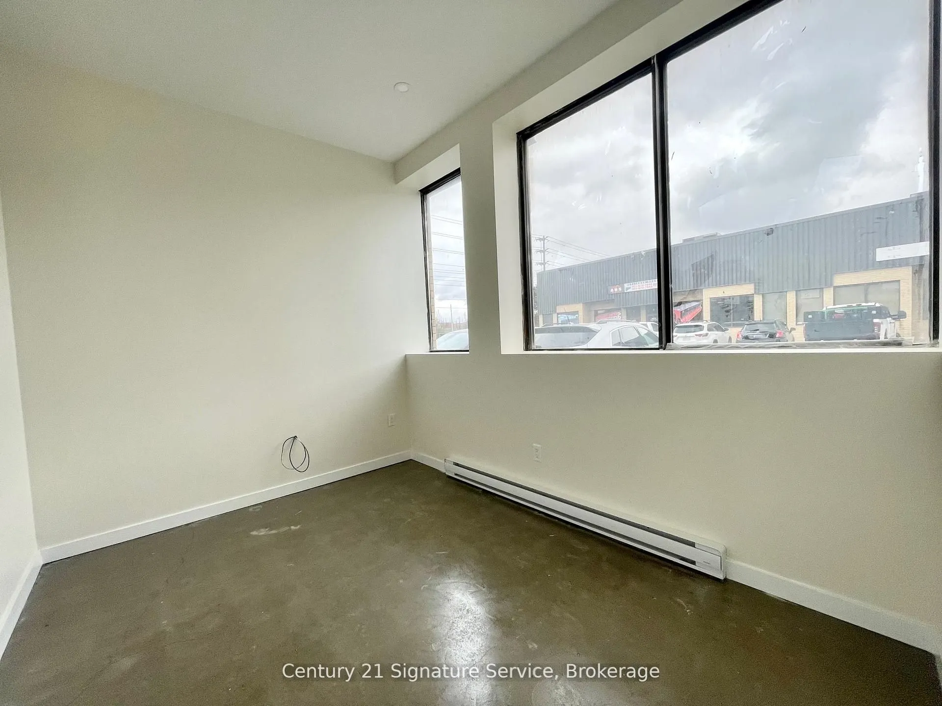 1050 Britannia Road E, #3
