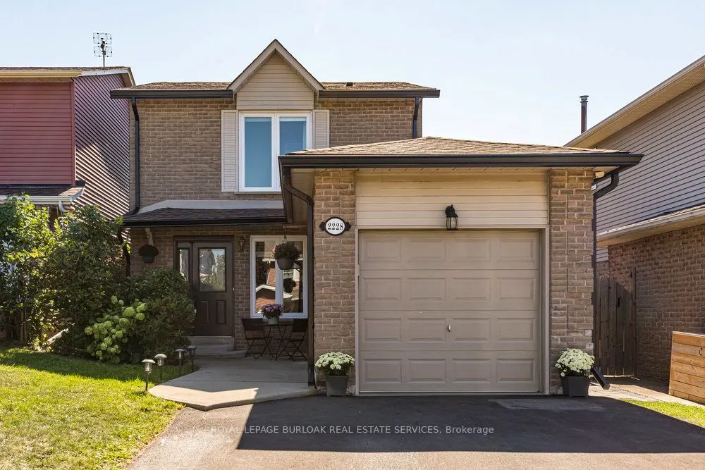 2228 Middlesmoor Crescent