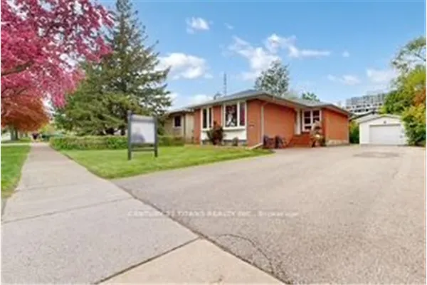 2335 Bostock Crescent