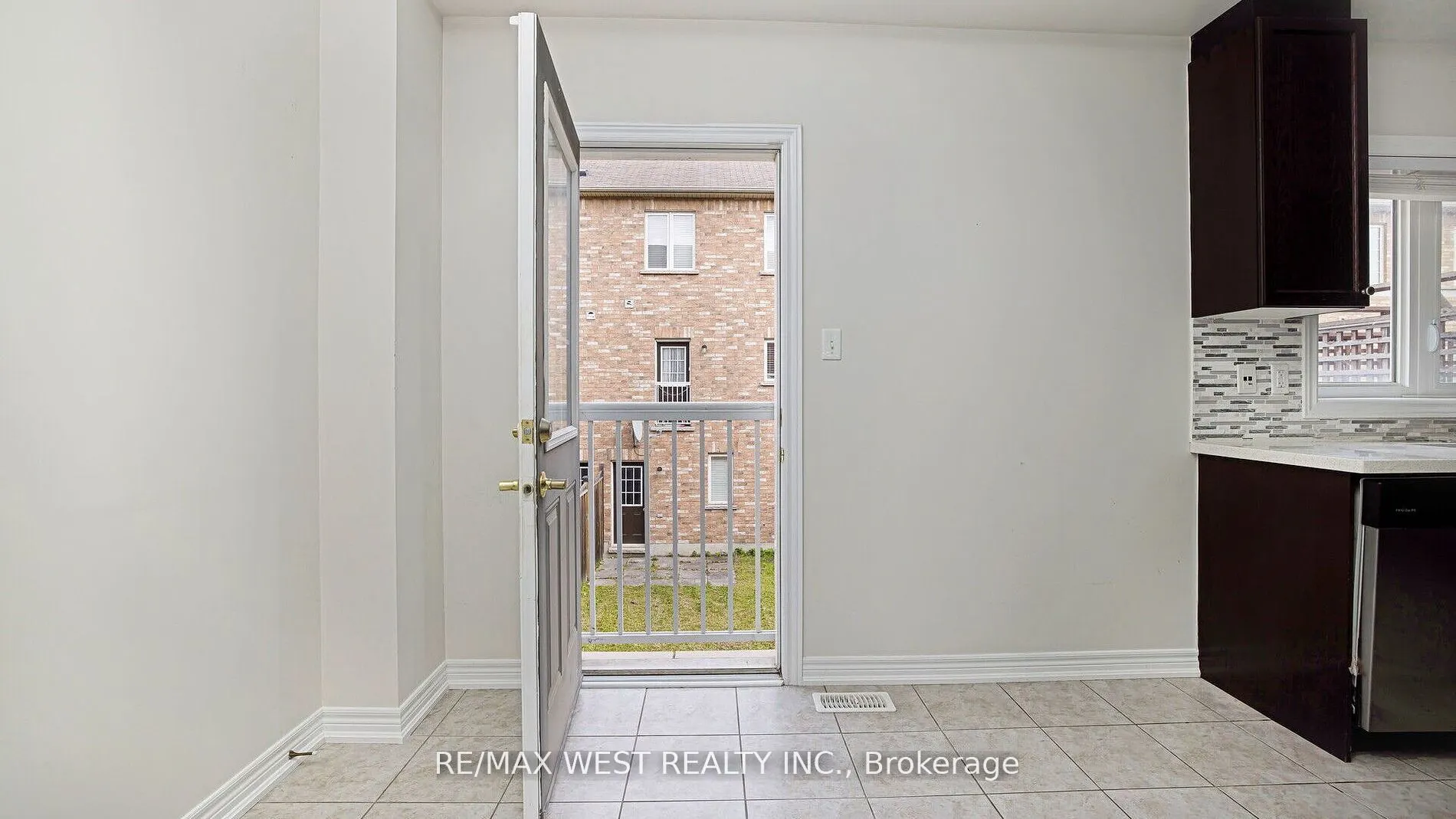 9 Freeland Hill W