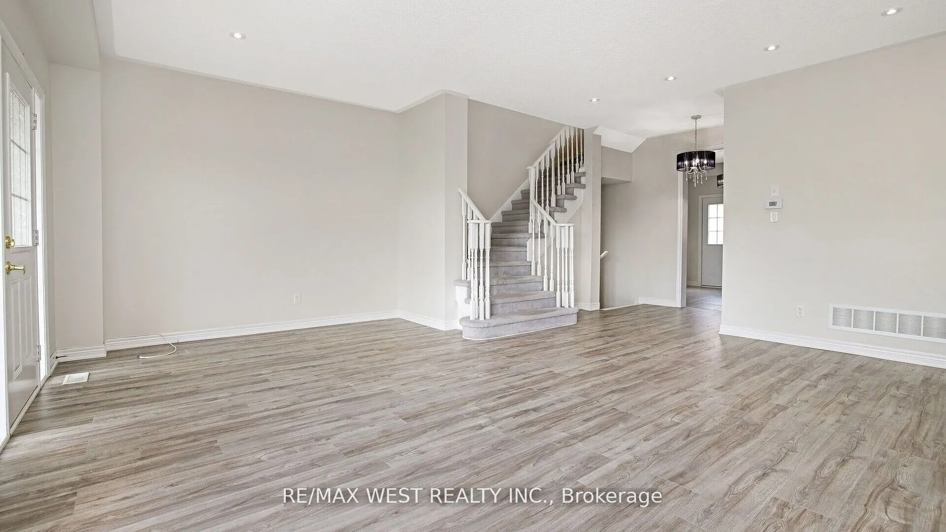 9 Freeland Hill W