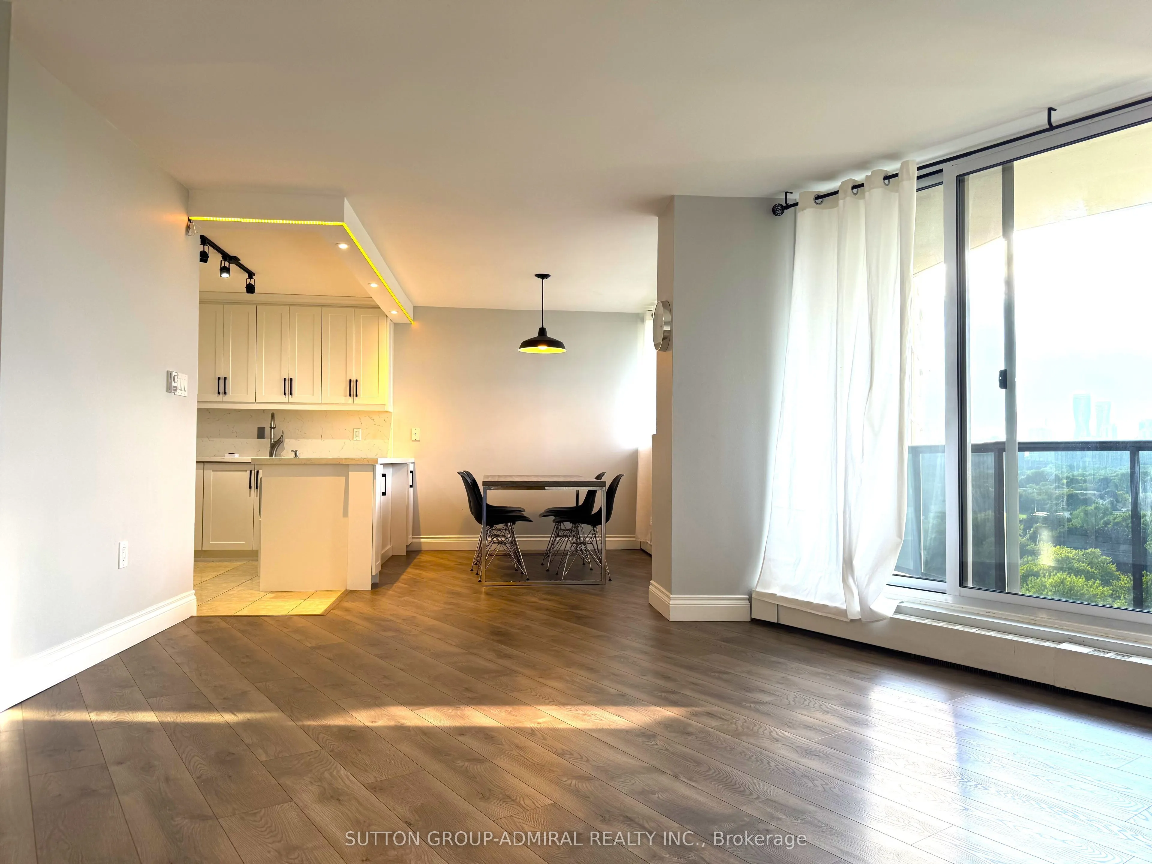 530 Lolita Gardens N, #1105