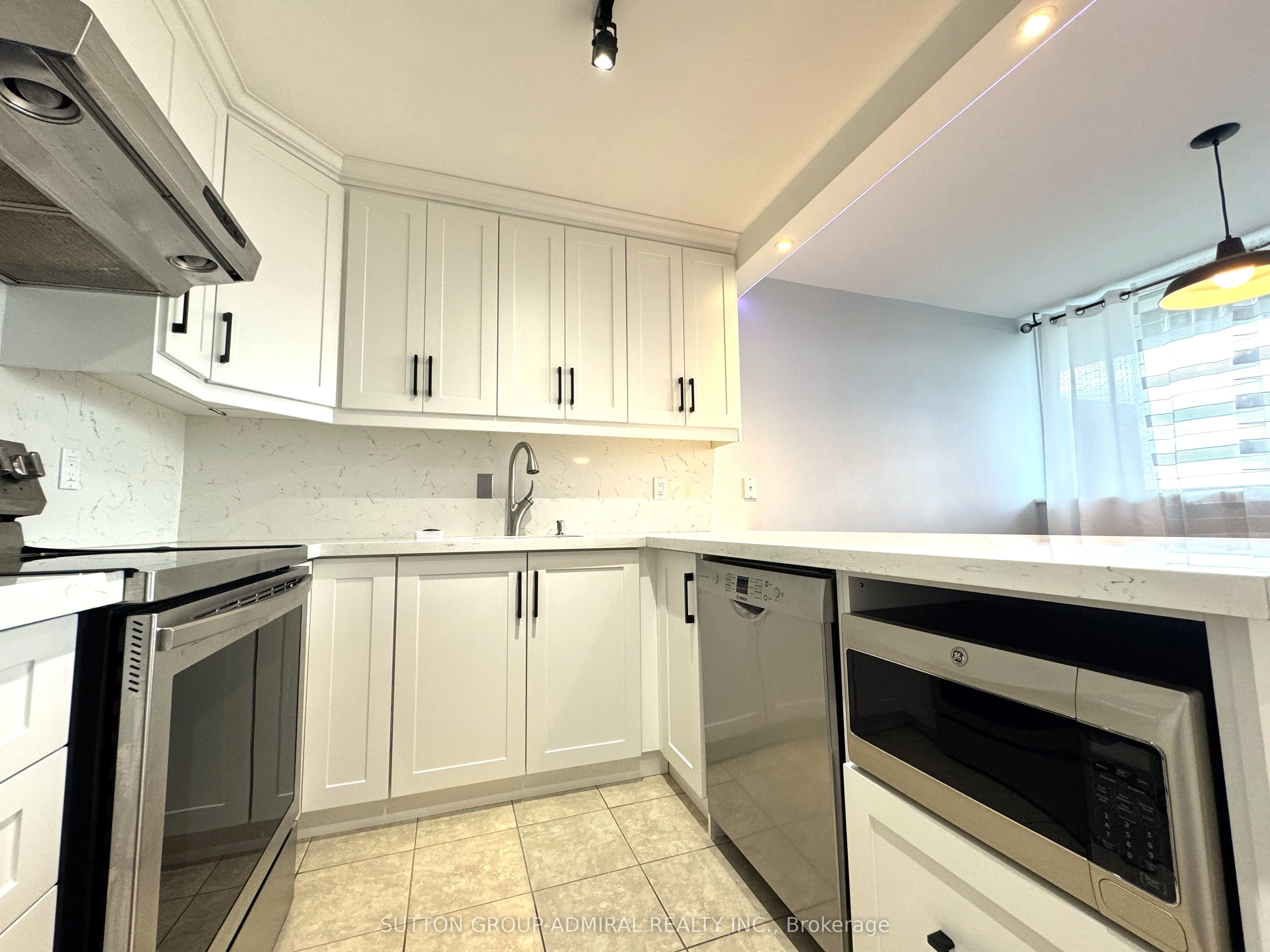 530 Lolita Gardens N, #1105