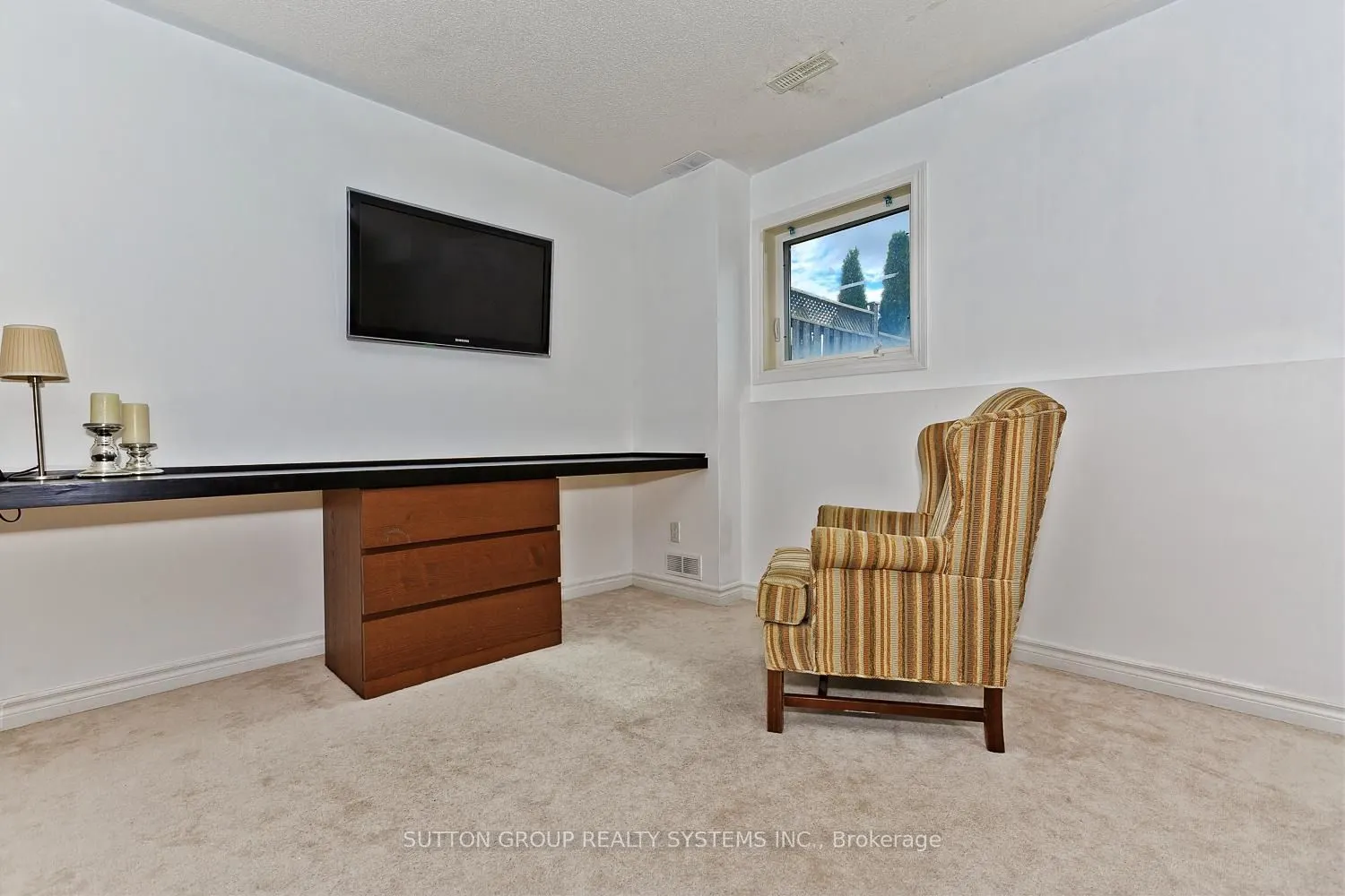 355 Hobbs Crescent