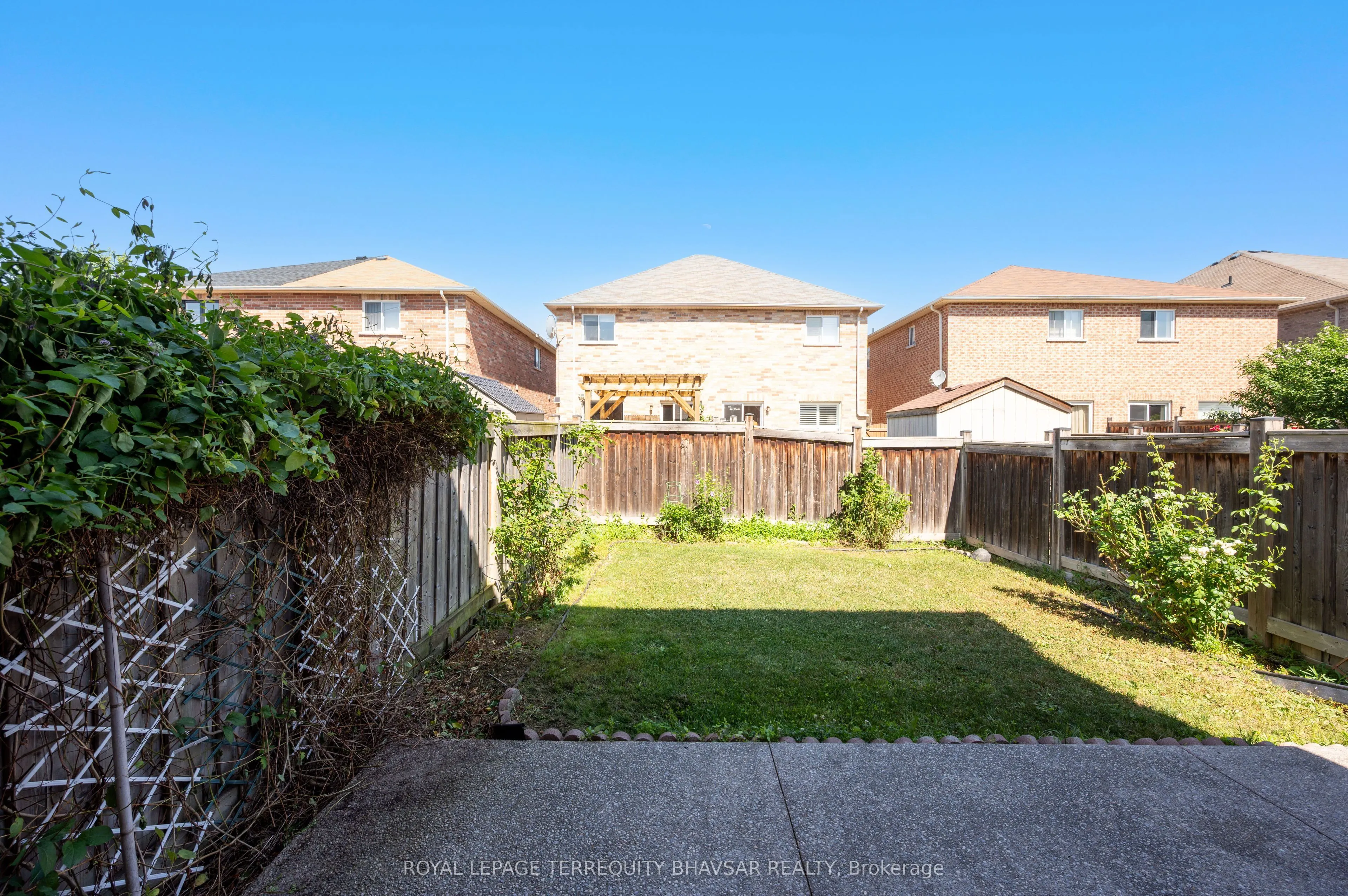 315 Comiskey Crescent