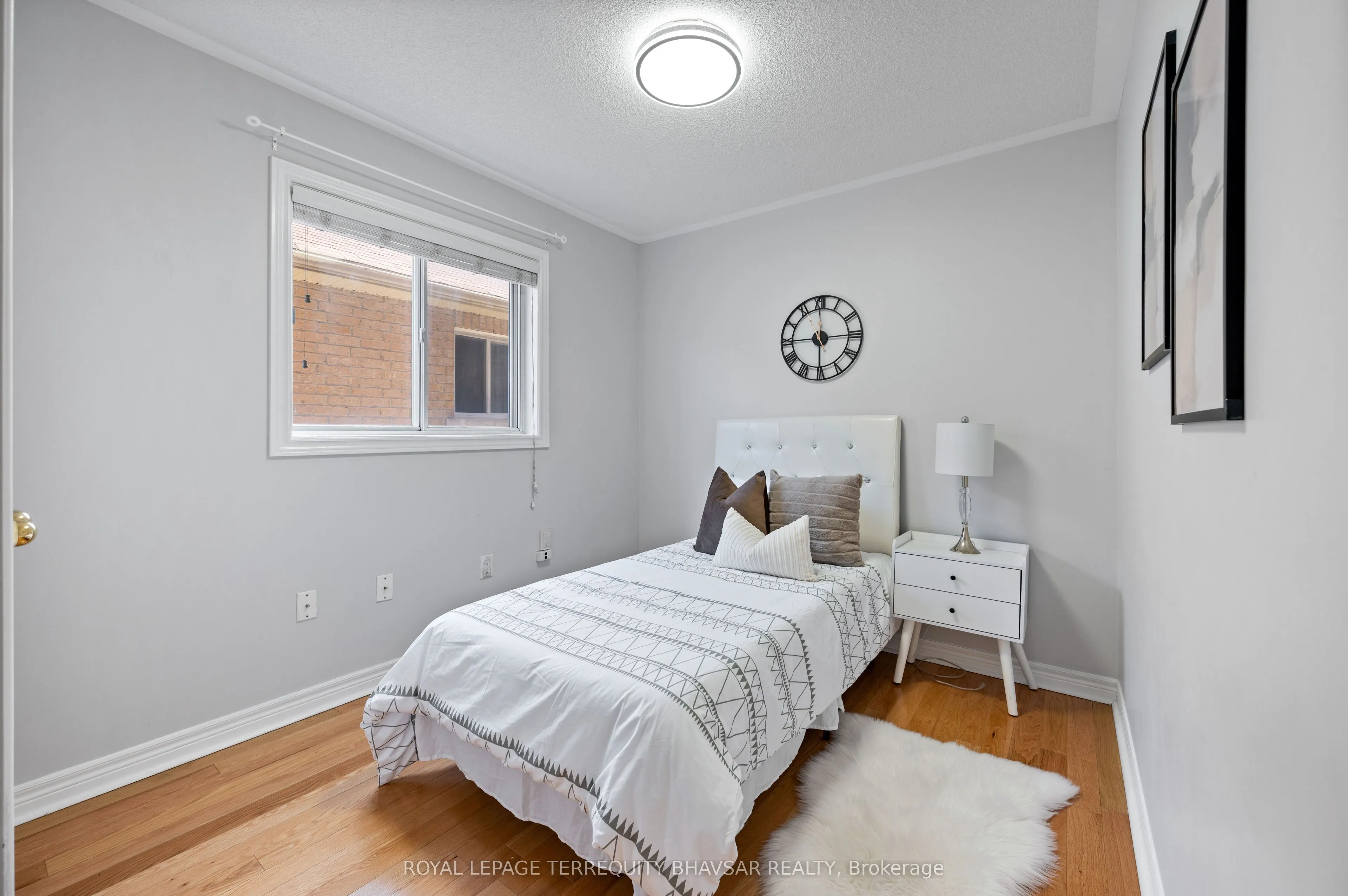 315 Comiskey Crescent