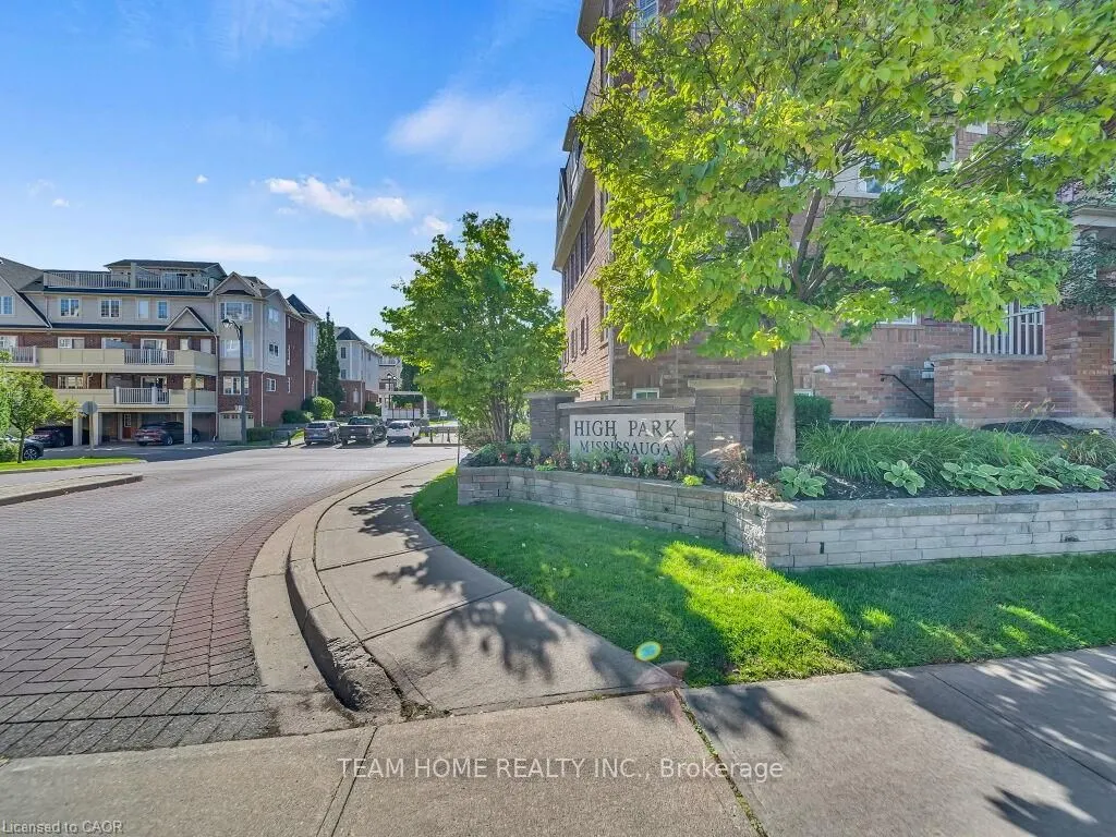 700 Neighbourhood Circle, #1