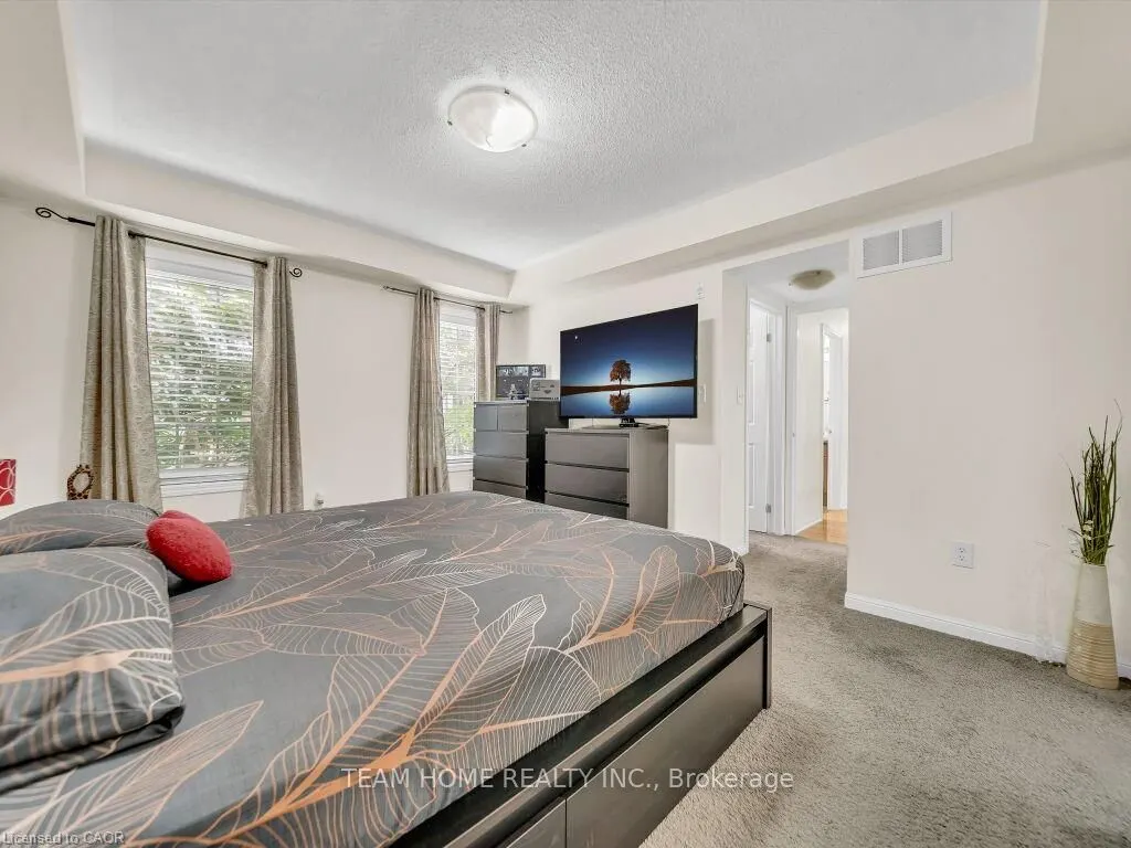 700 Neighbourhood Circle, #1