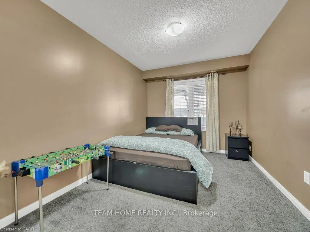 700 Neighbourhood Circle, #1