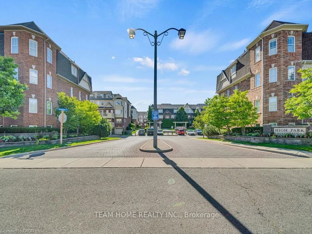 700 Neighbourhood Circle, #1