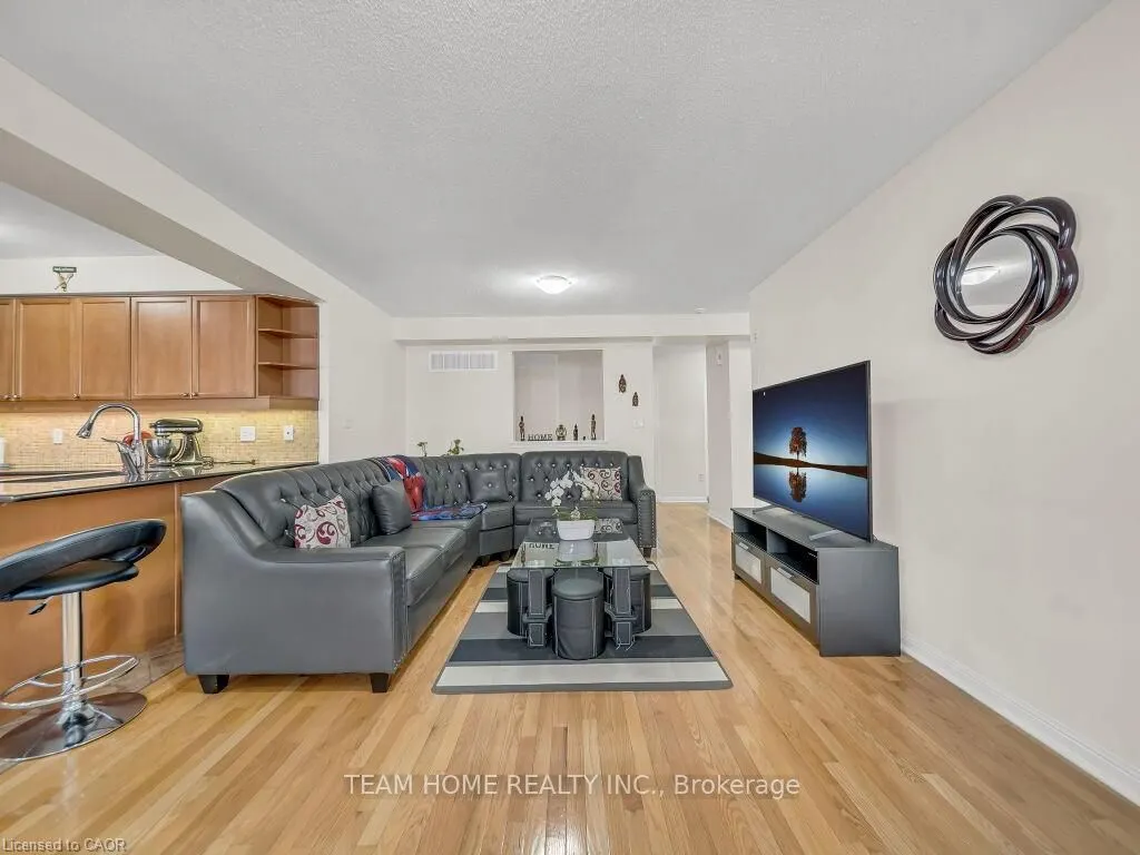 700 Neighbourhood Circle, #1