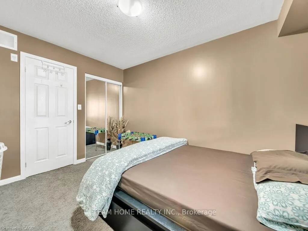 700 Neighbourhood Circle, #1