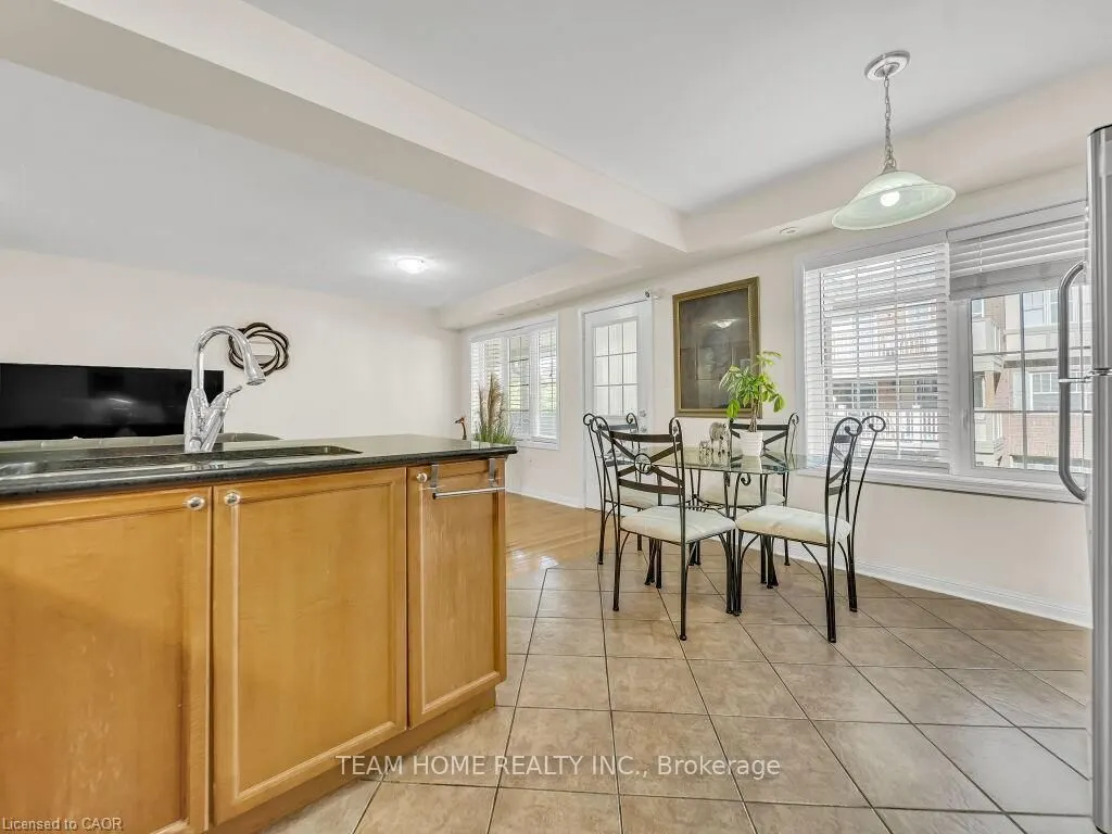 700 Neighbourhood Circle, #1