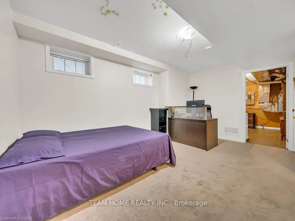700 Neighbourhood Circle, #1
