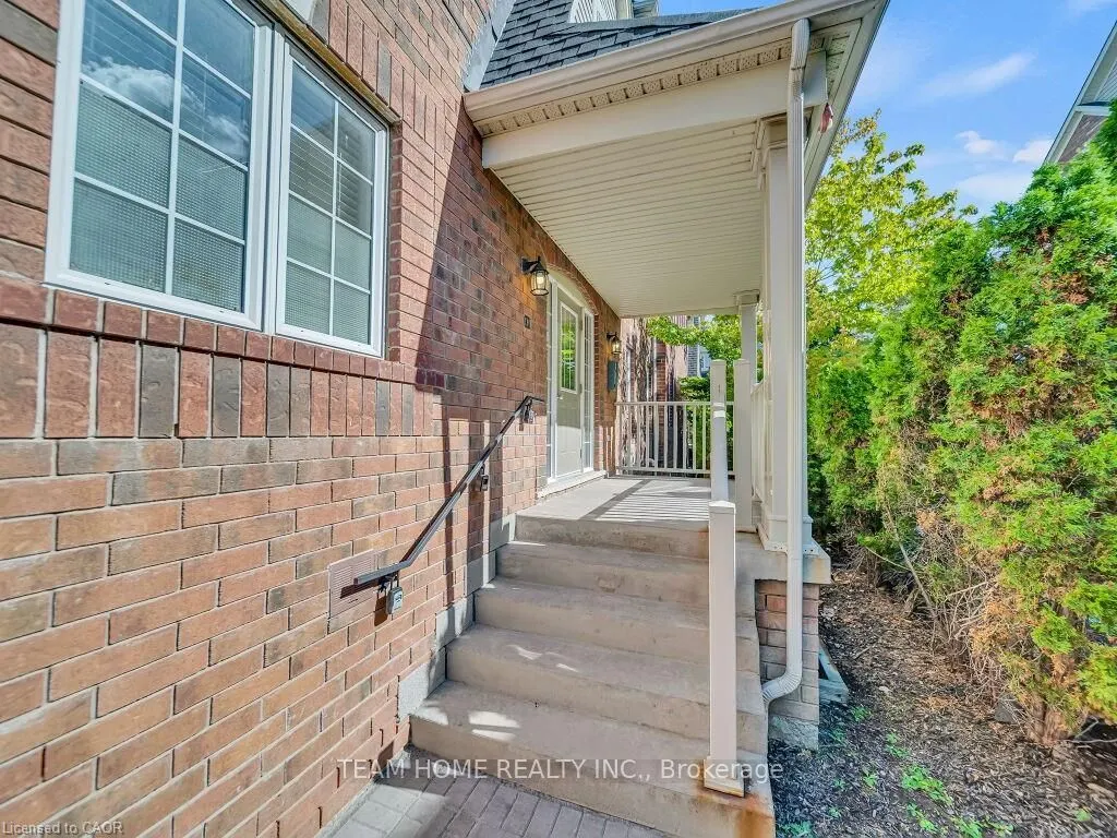 700 Neighbourhood Circle, #1