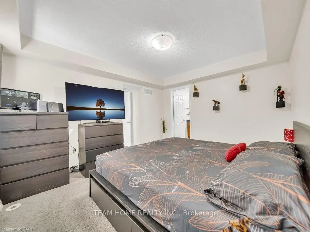 700 Neighbourhood Circle, #1