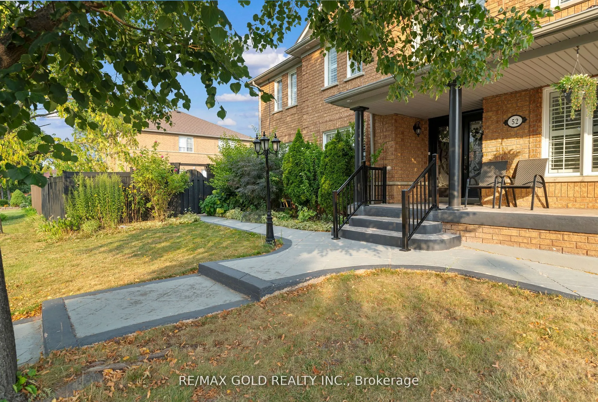 52 LINDERWOOD Drive N