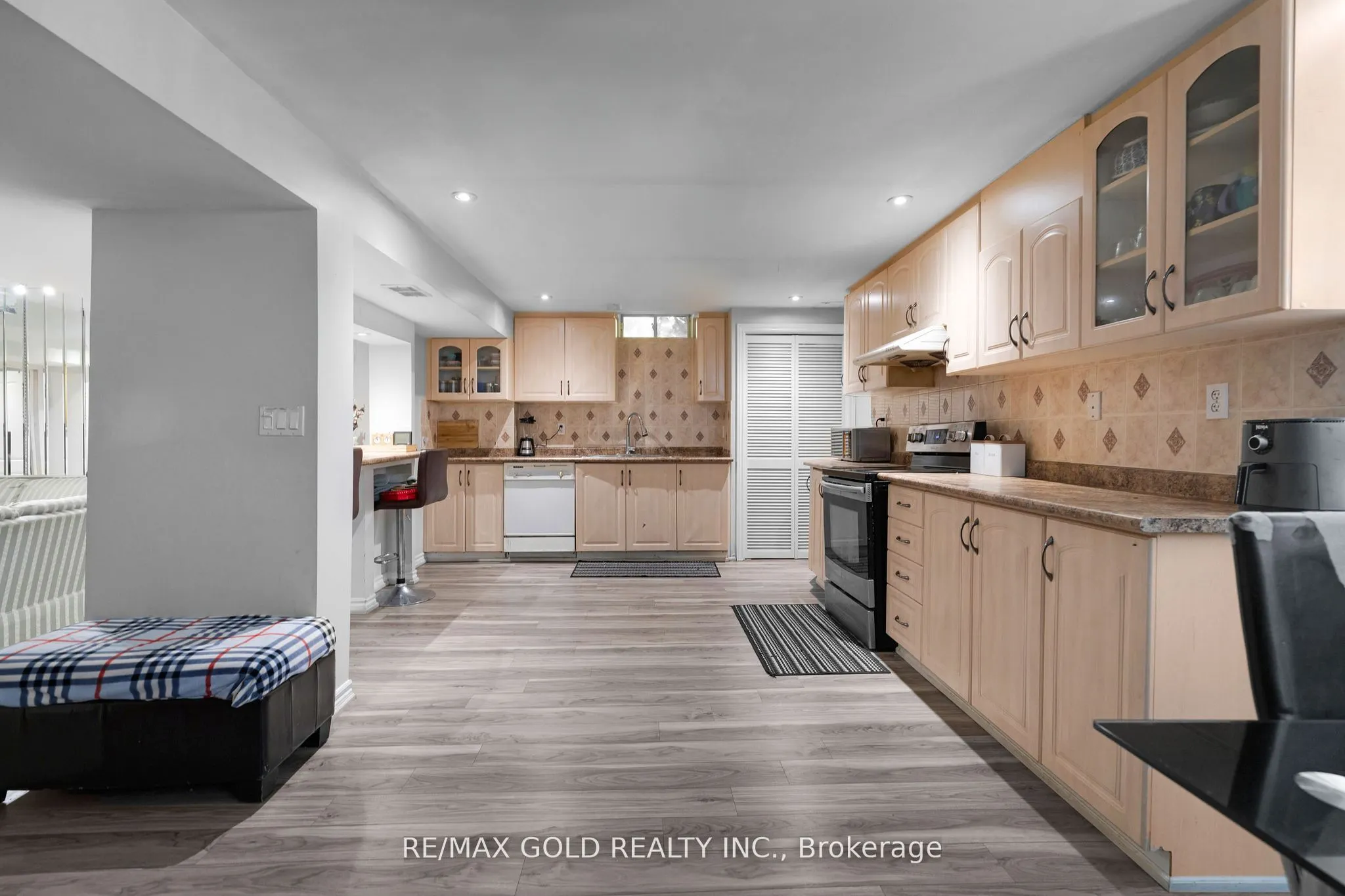 52 LINDERWOOD Drive N