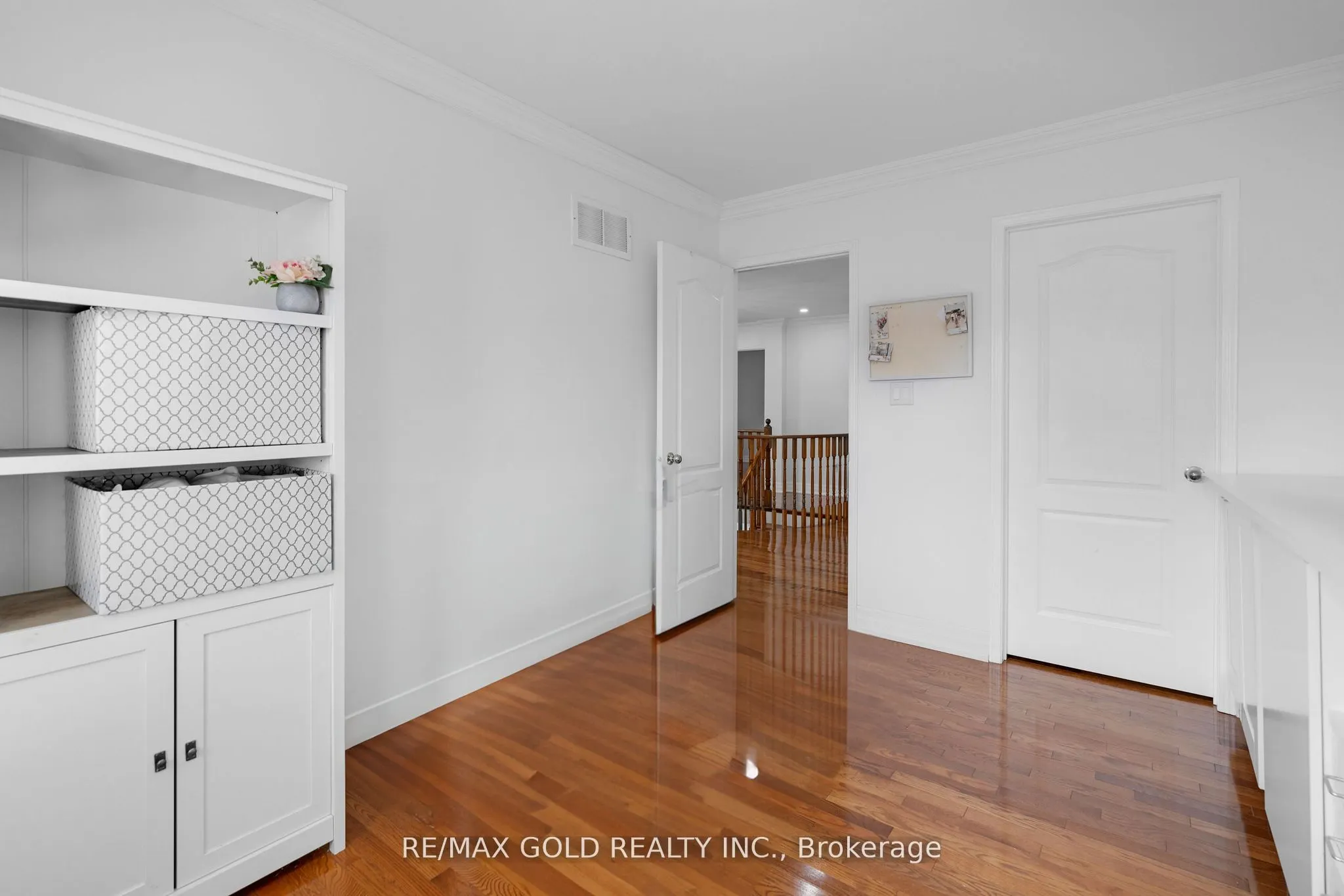 52 LINDERWOOD Drive N