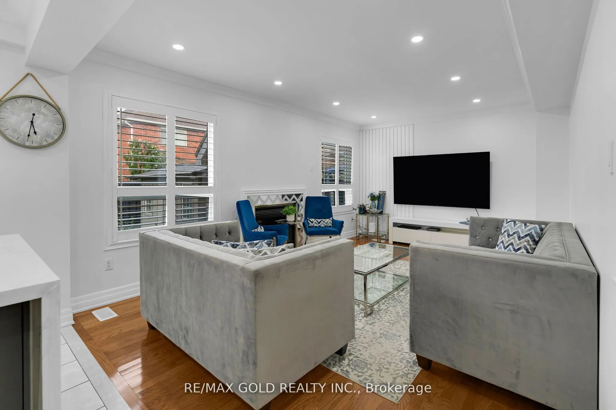 52 LINDERWOOD Drive N
