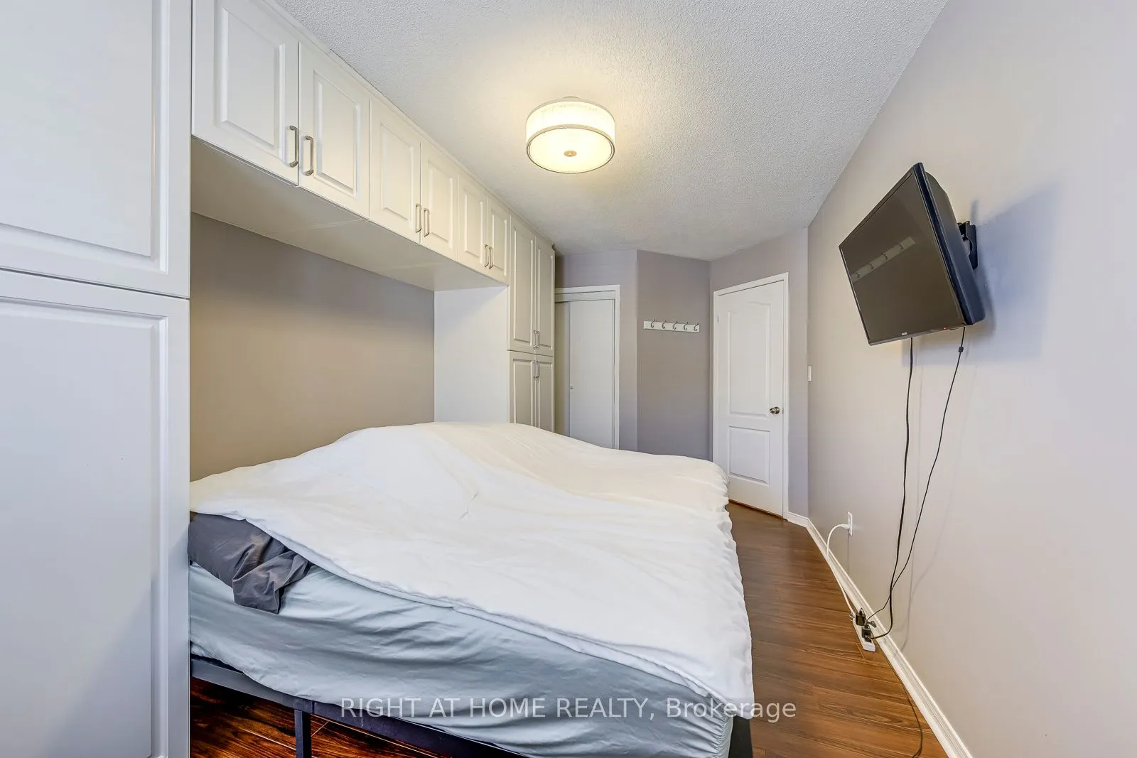 605 Shoreline Drive, #8