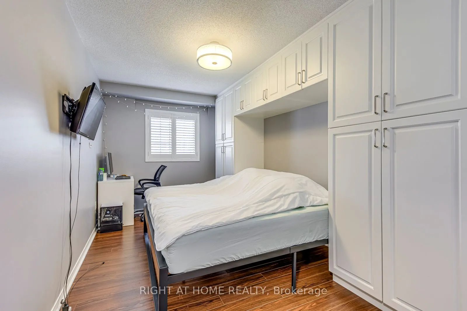 605 Shoreline Drive, #8