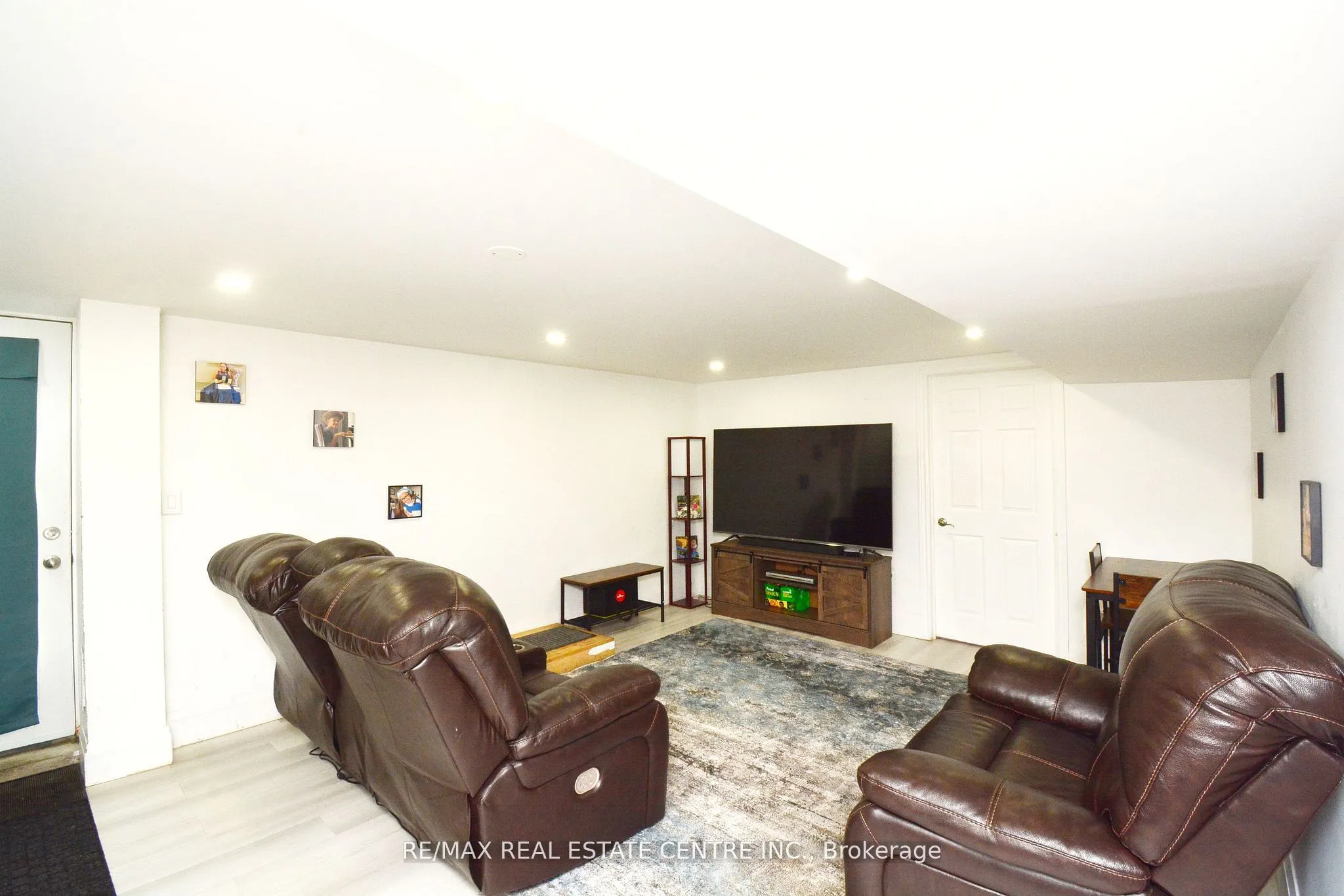17 Crescent Hill Drive S