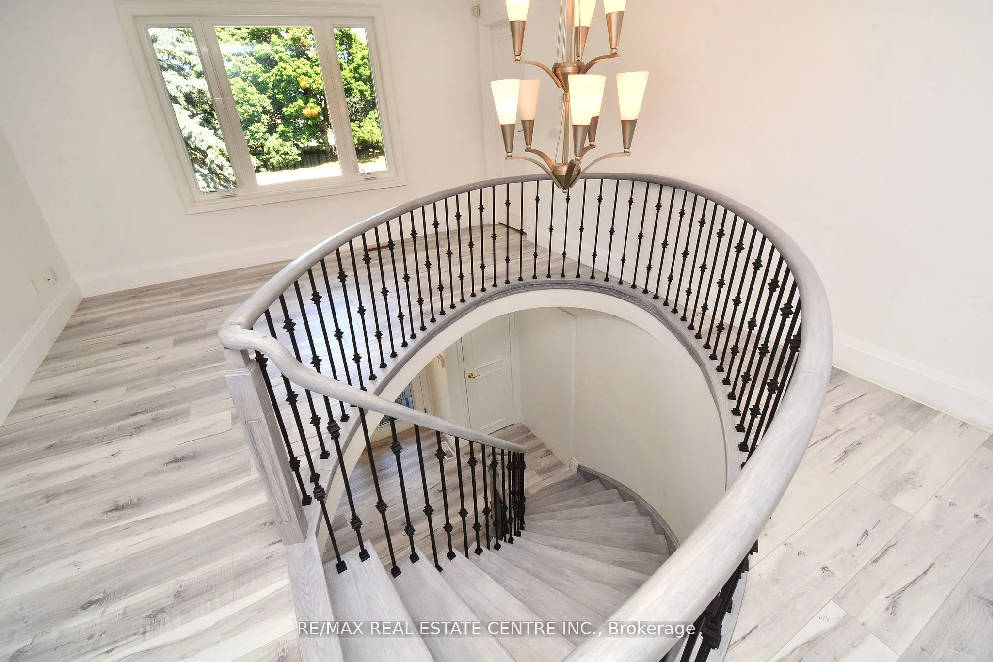 17 Crescent Hill Drive S