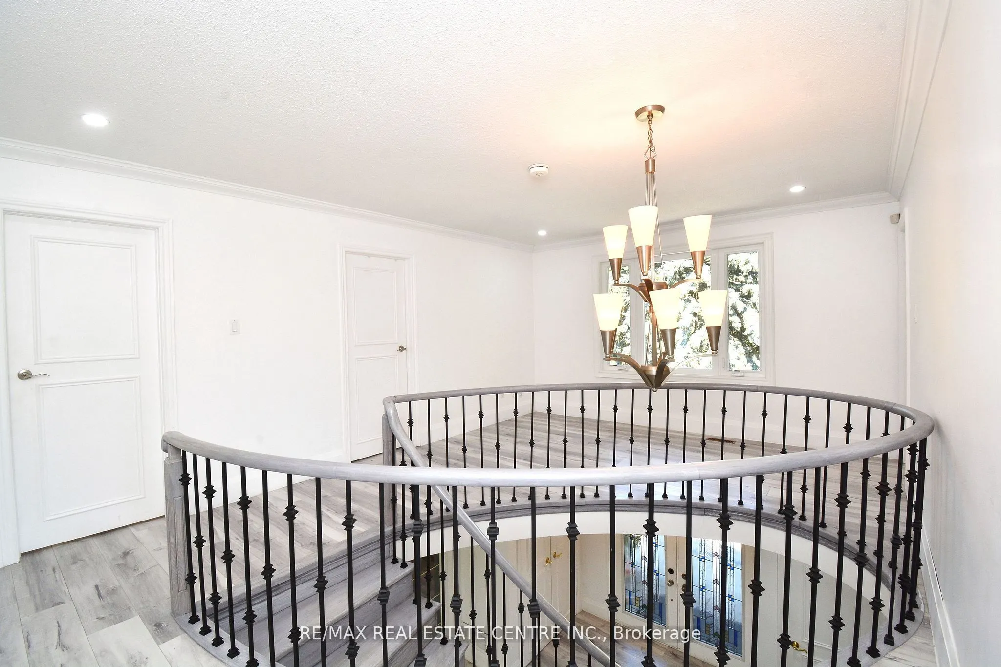 17 Crescent Hill Drive S