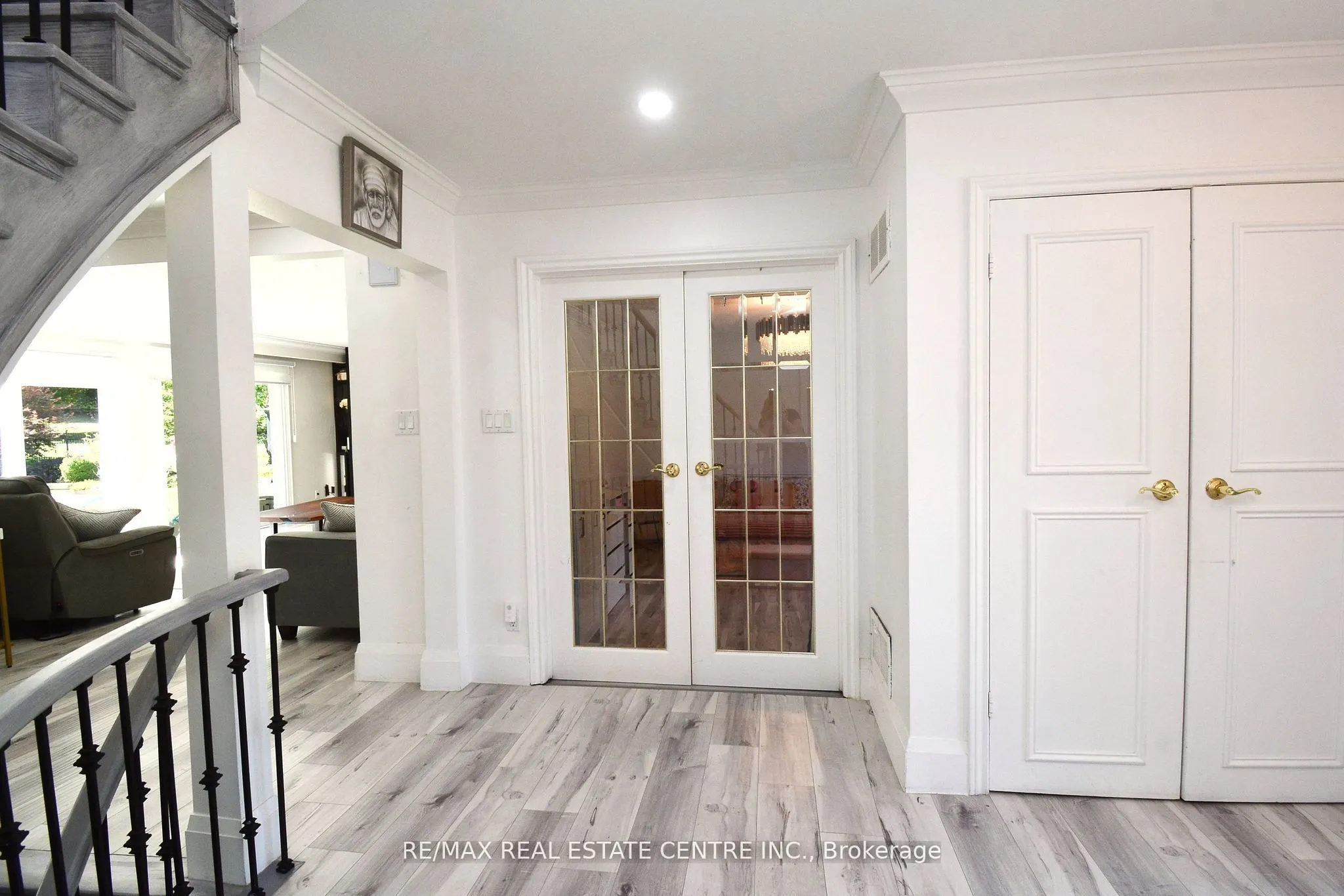 17 Crescent Hill Drive S