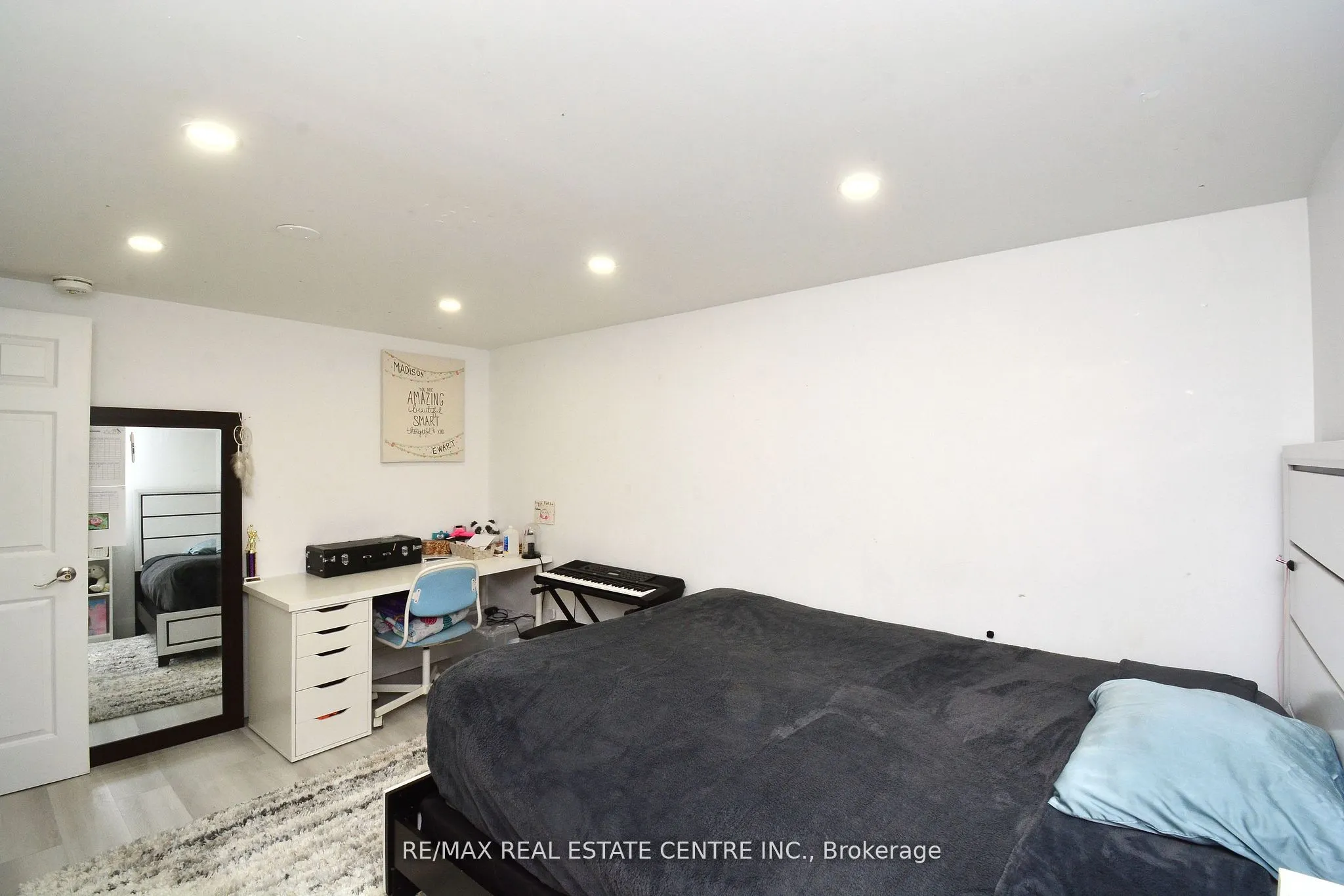 17 Crescent Hill Drive S