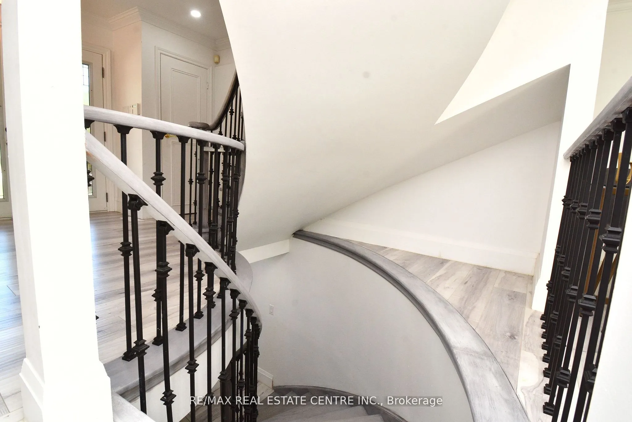 17 Crescent Hill Drive S