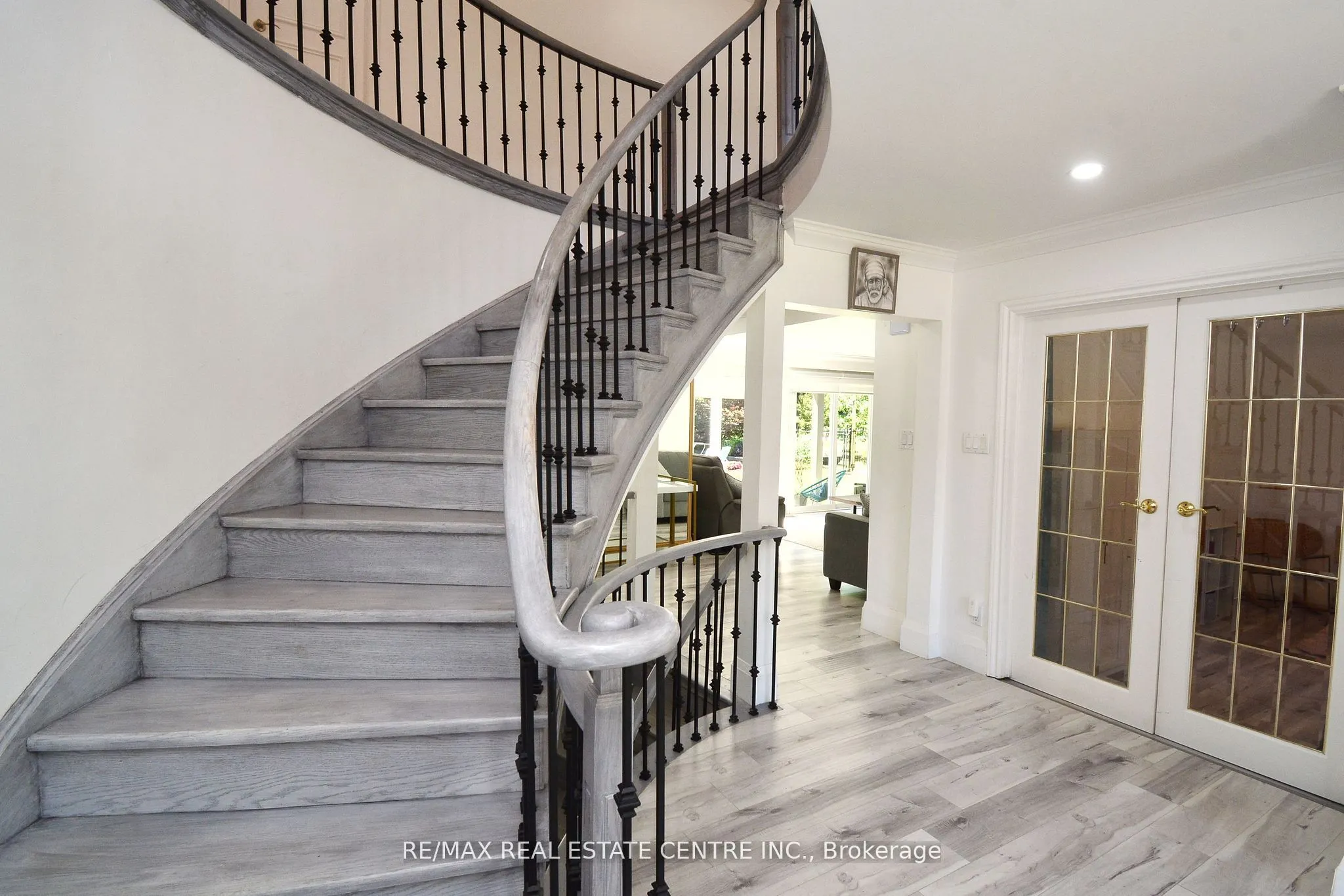 17 Crescent Hill Drive S