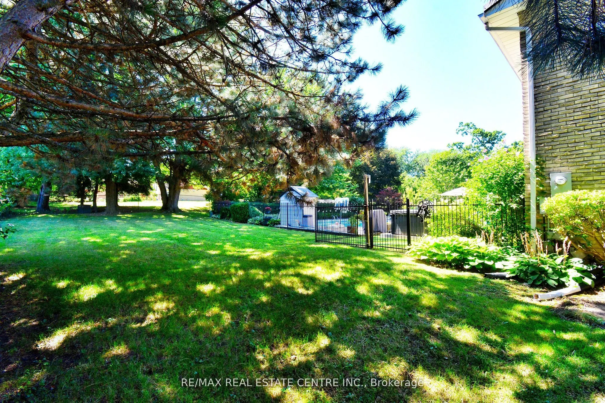 17 Crescent Hill Drive S