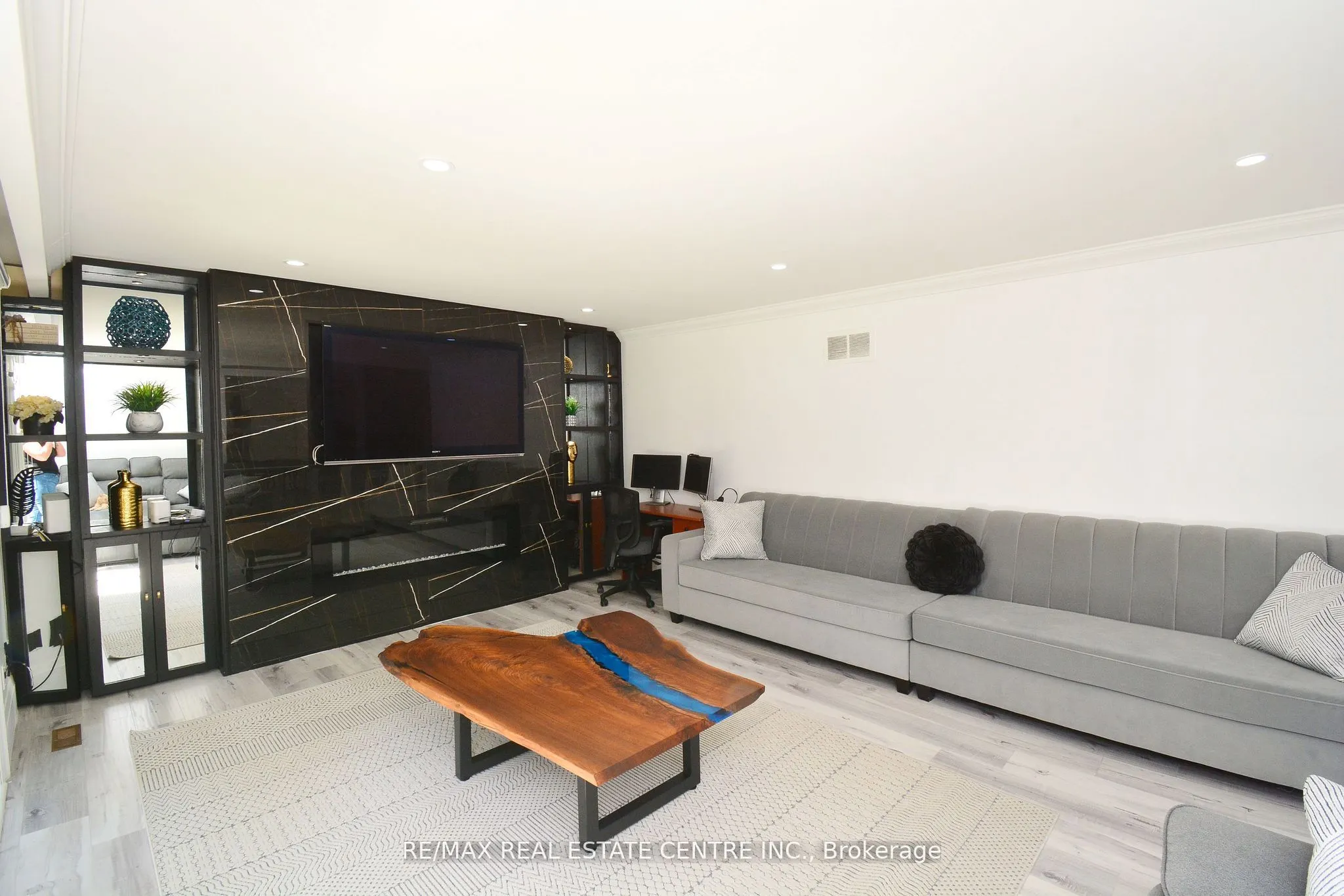 17 Crescent Hill Drive S