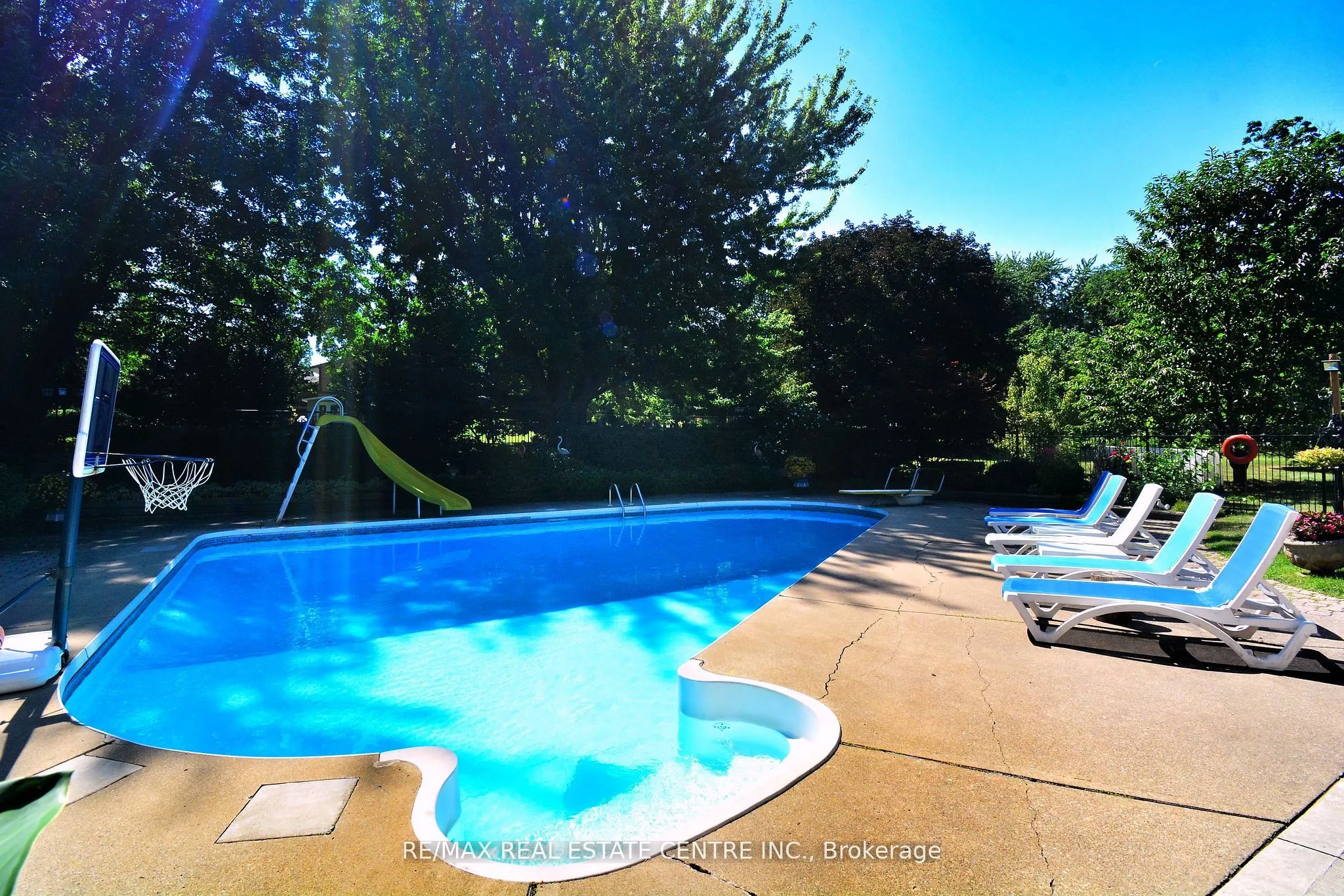 17 Crescent Hill Drive S