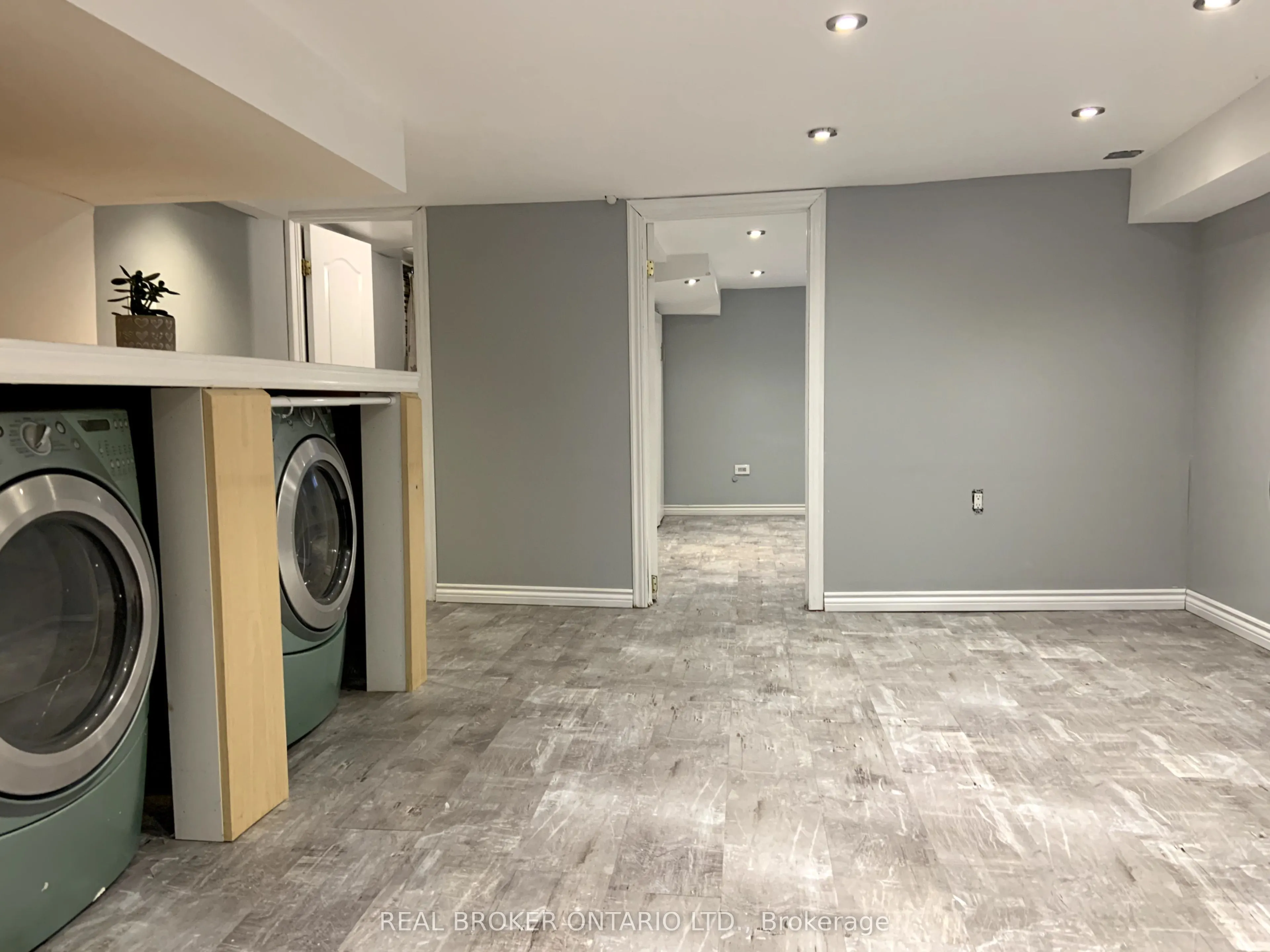 827 St Clarens Avenue, #Lower Level