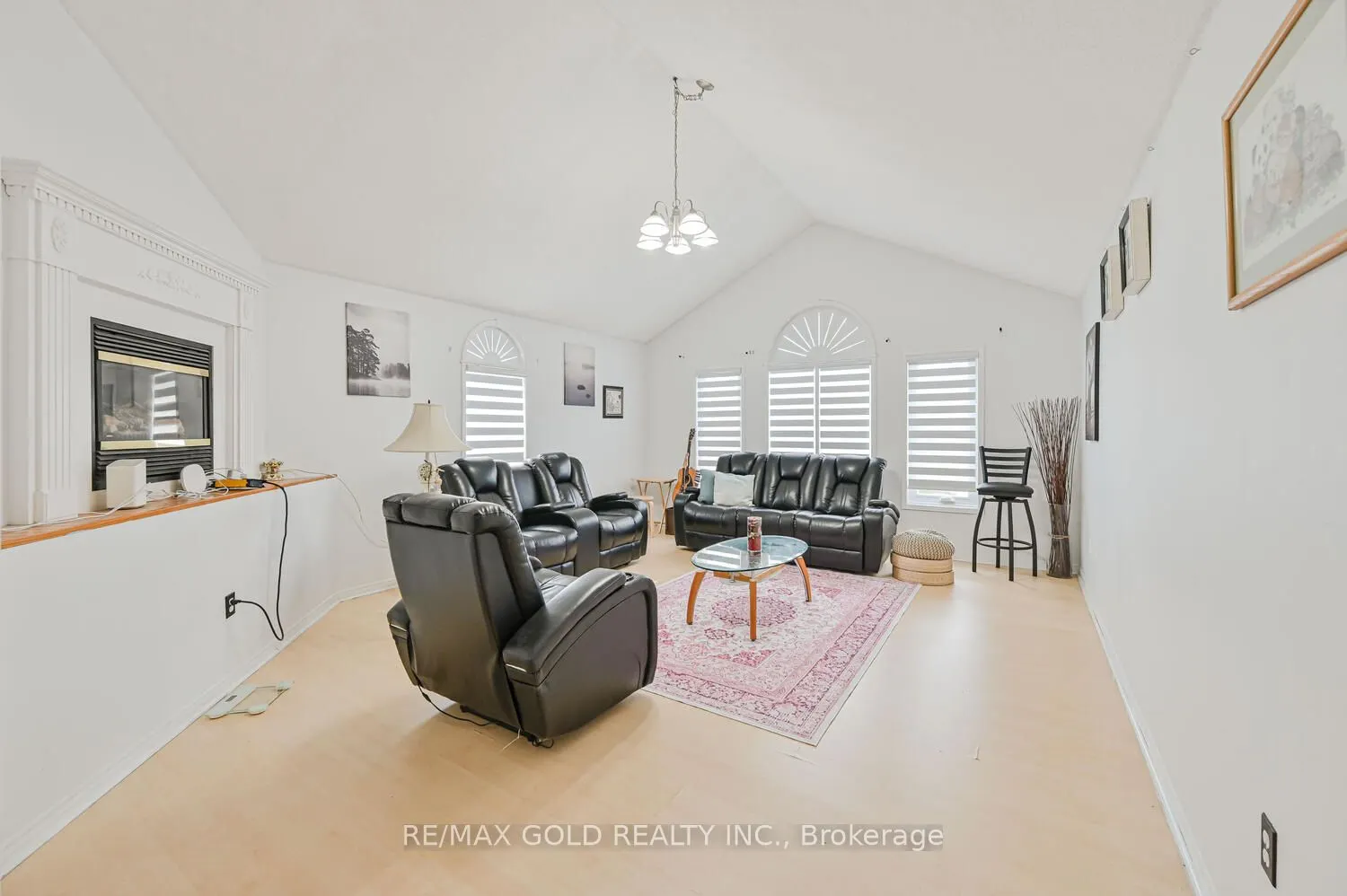 122 White Tail Crescent