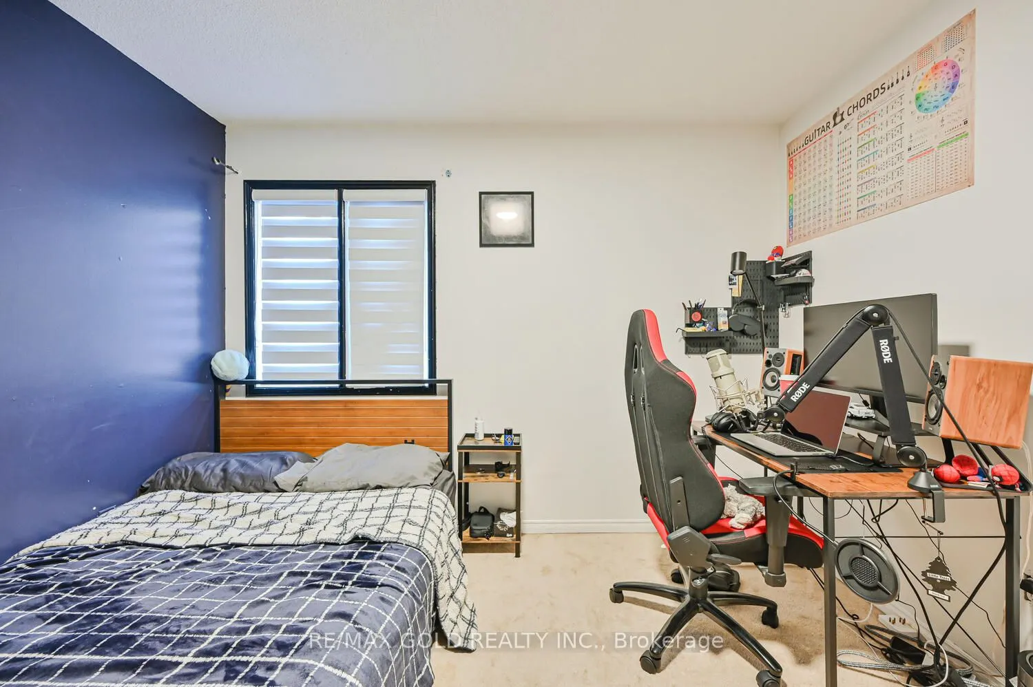 122 White Tail Crescent