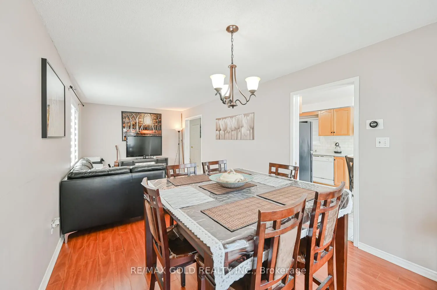 122 White Tail Crescent