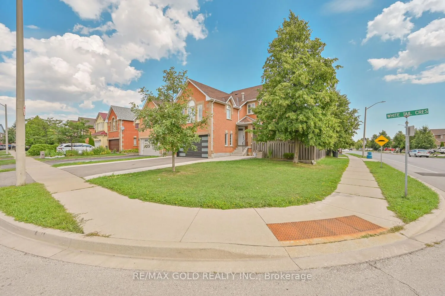 122 White Tail Crescent