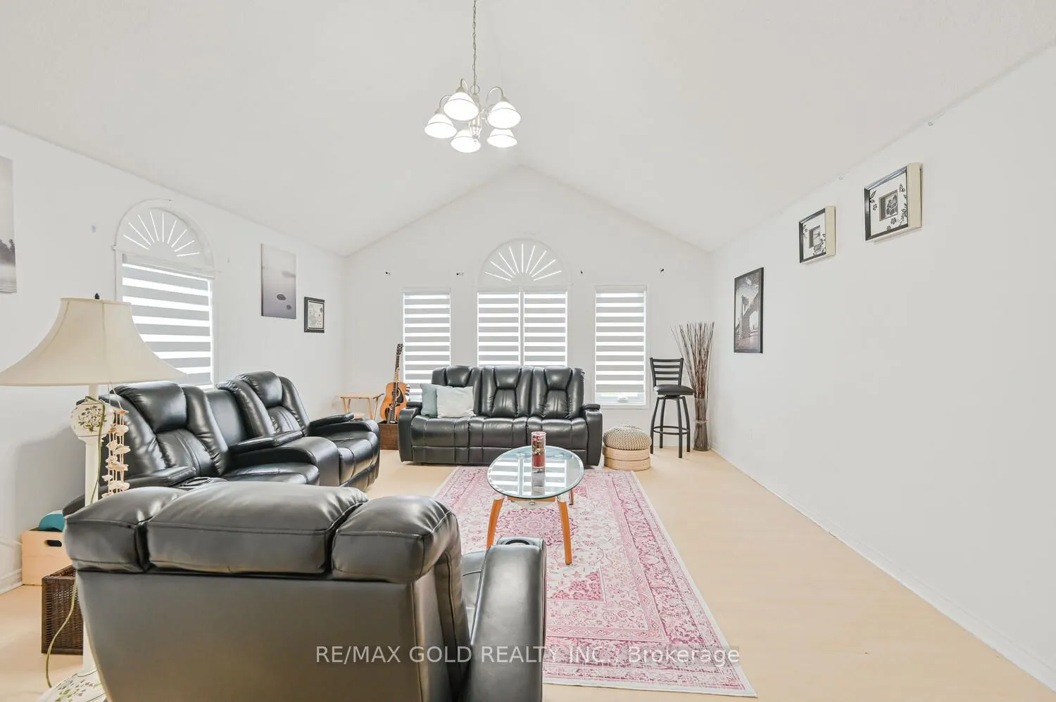 122 White Tail Crescent