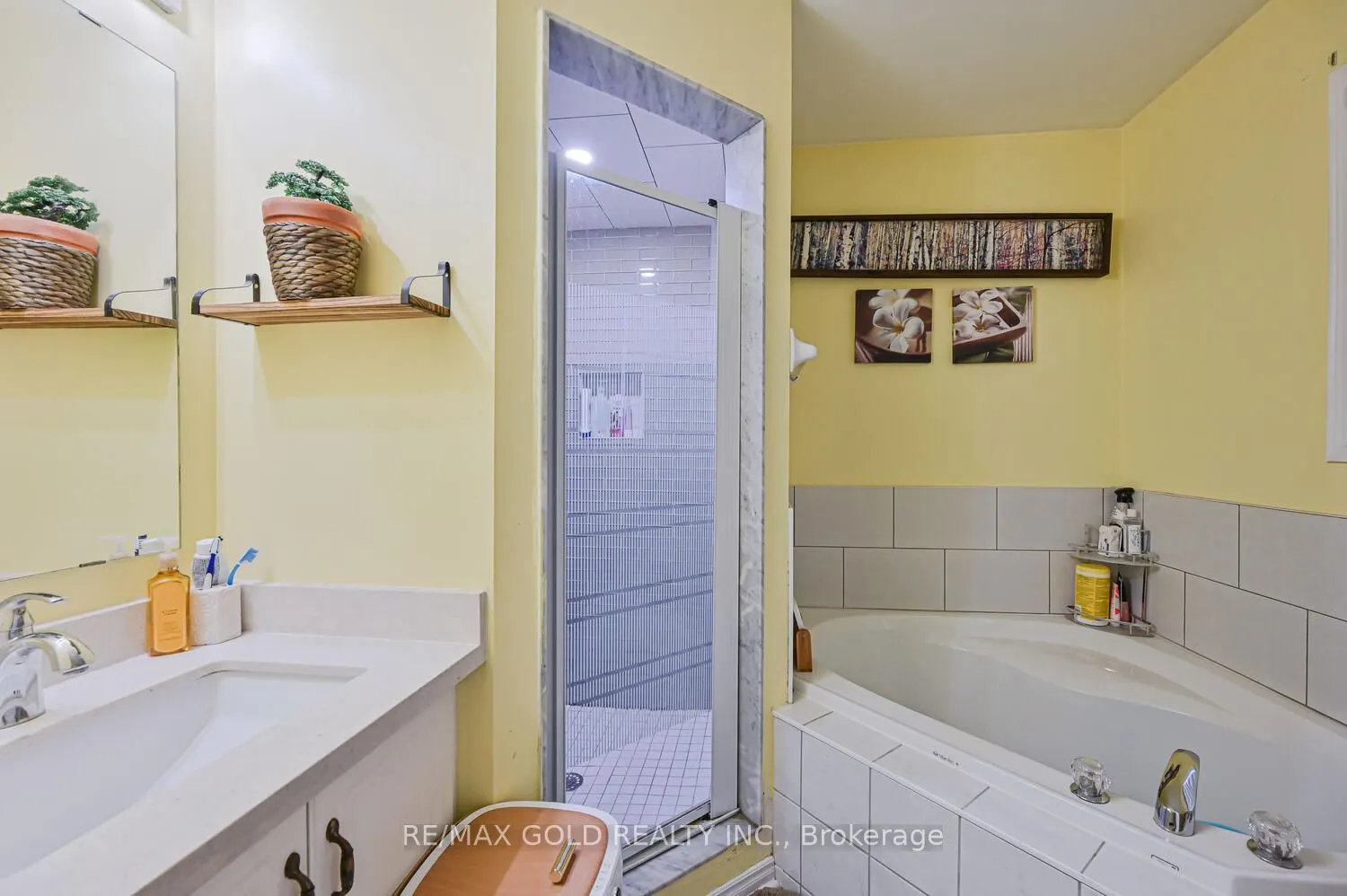 122 White Tail Crescent